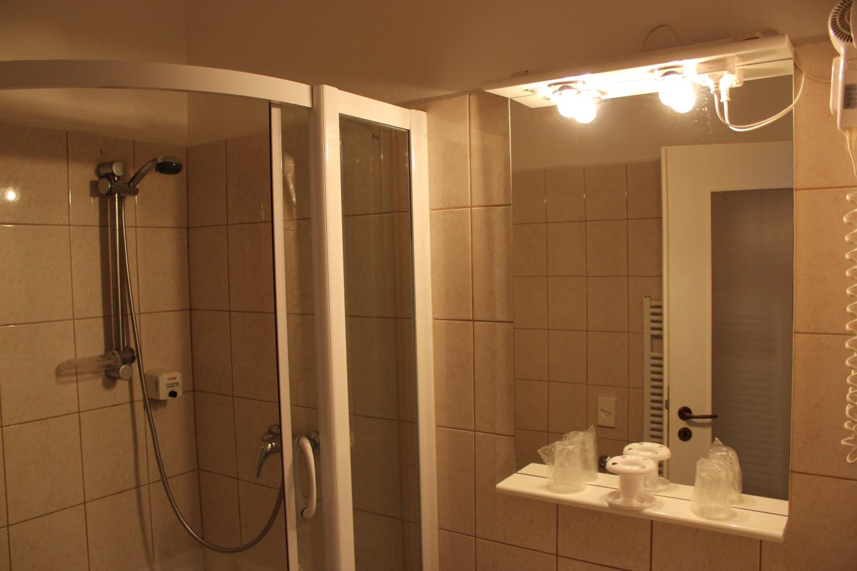 Twin Room - Photo 2