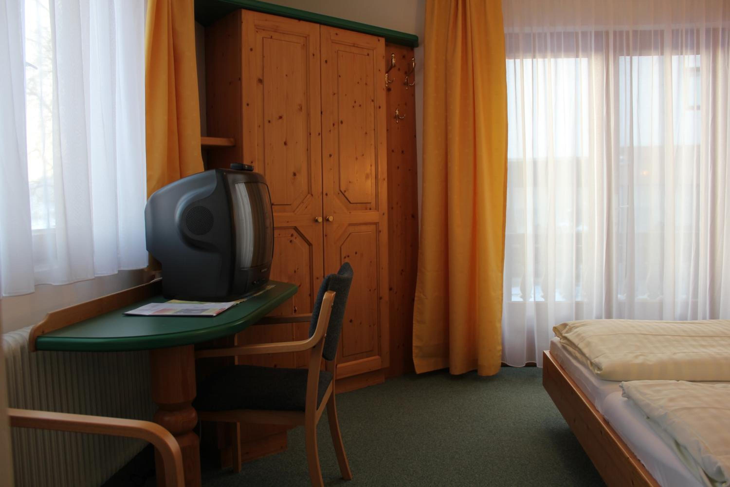 Economy Double Room photo 2