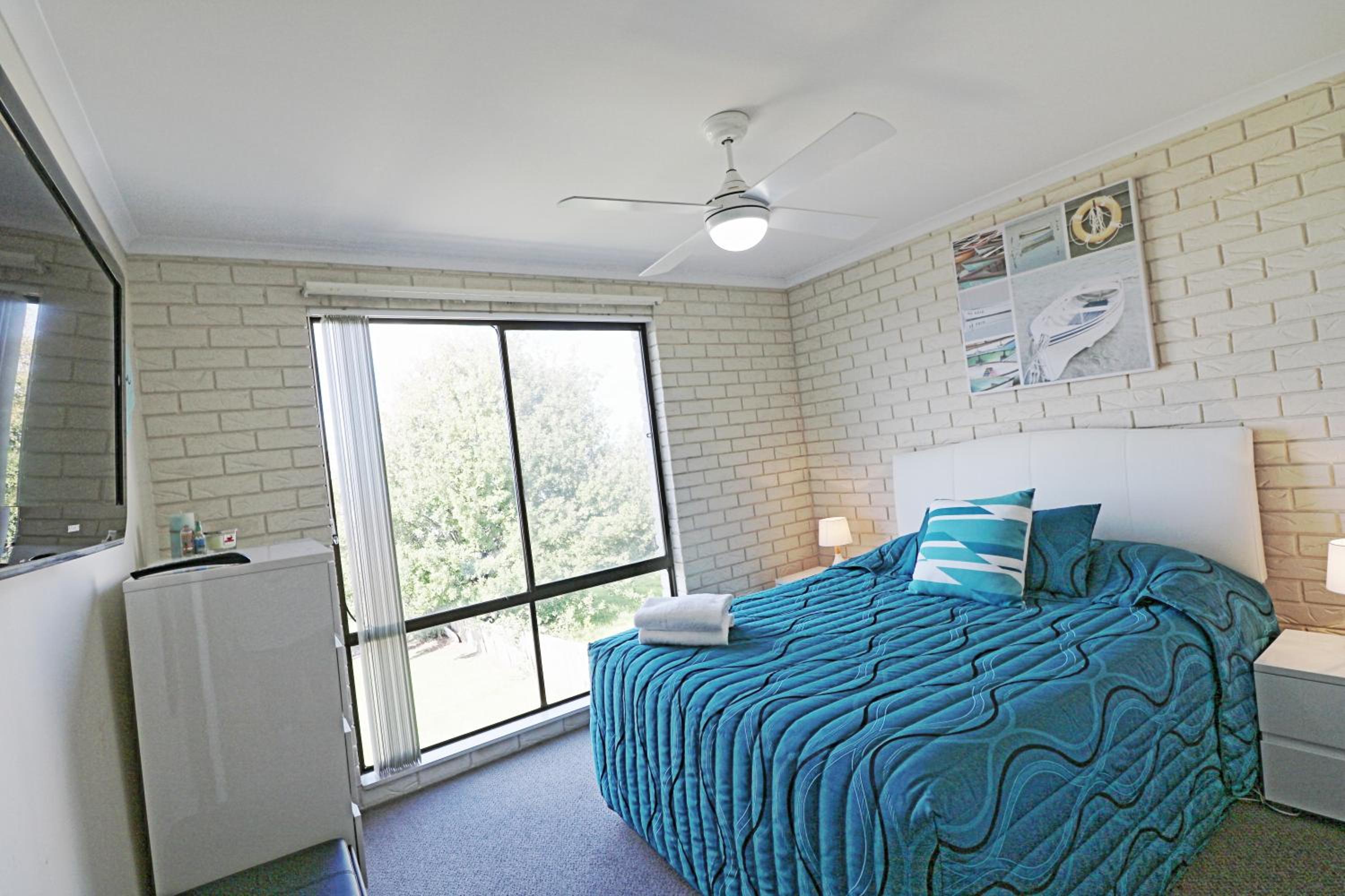 Apartment With Lake View