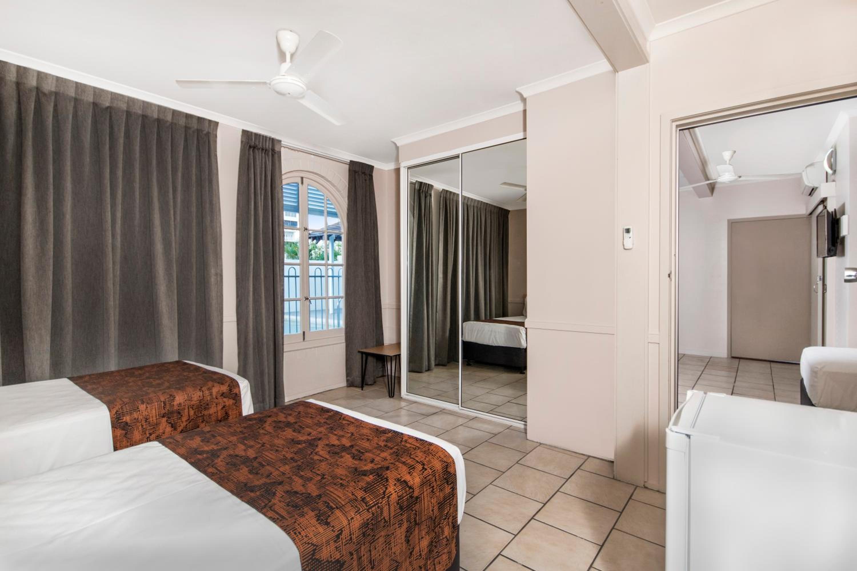 Standard Twin Room - Photo 5