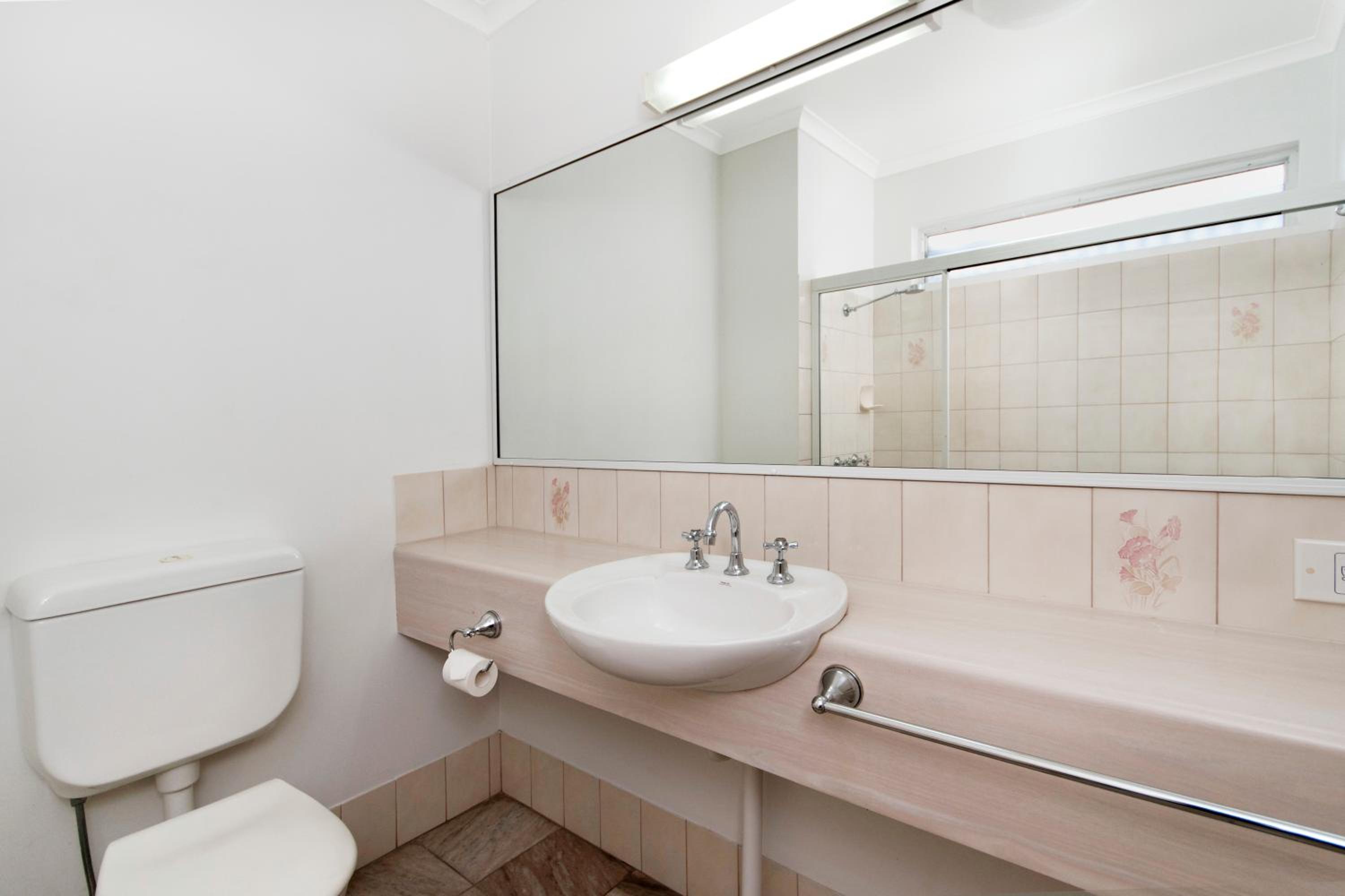 Standard Twin Room - Photo 3