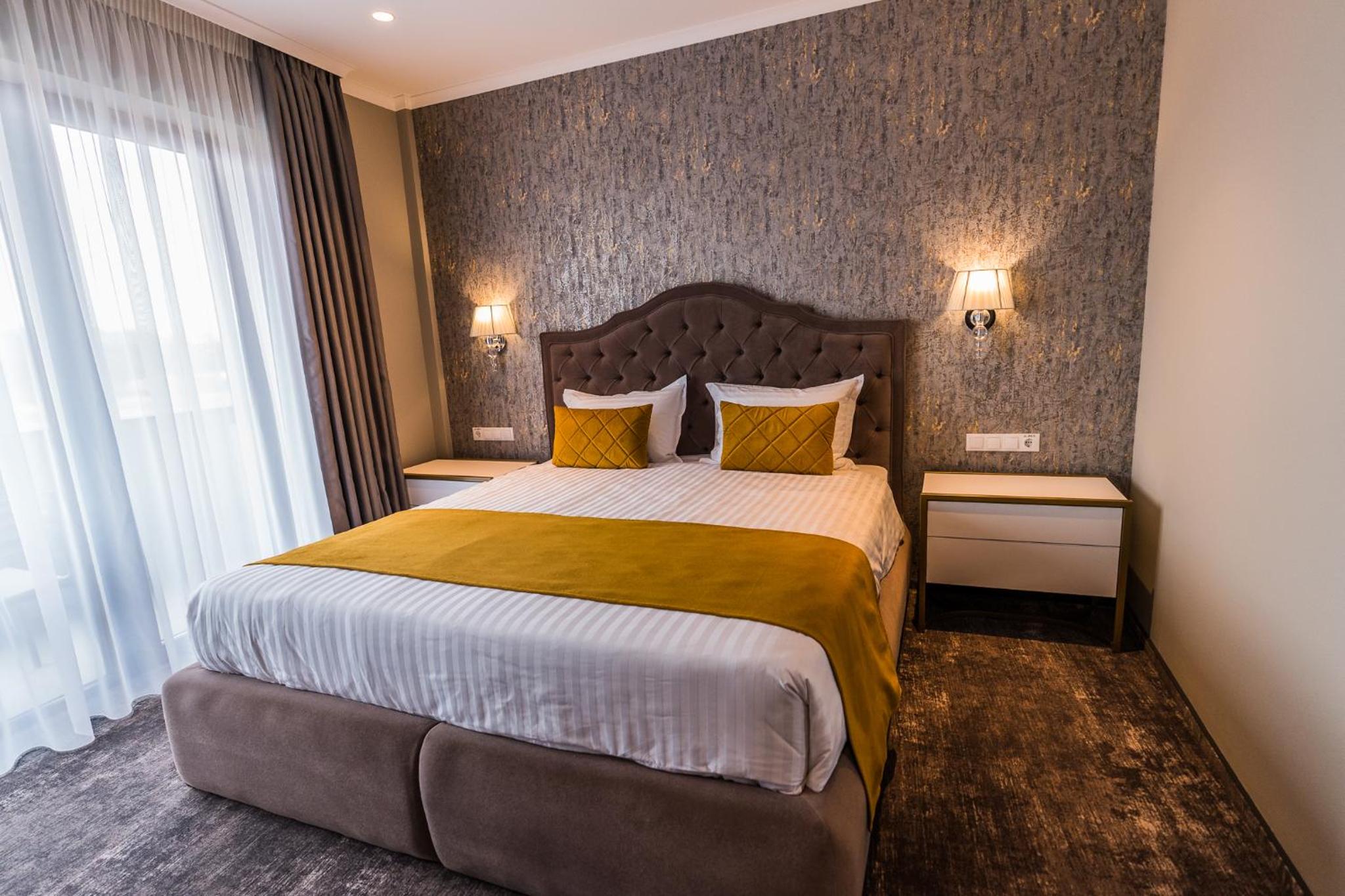 Double Room with Balcony - Photo 3