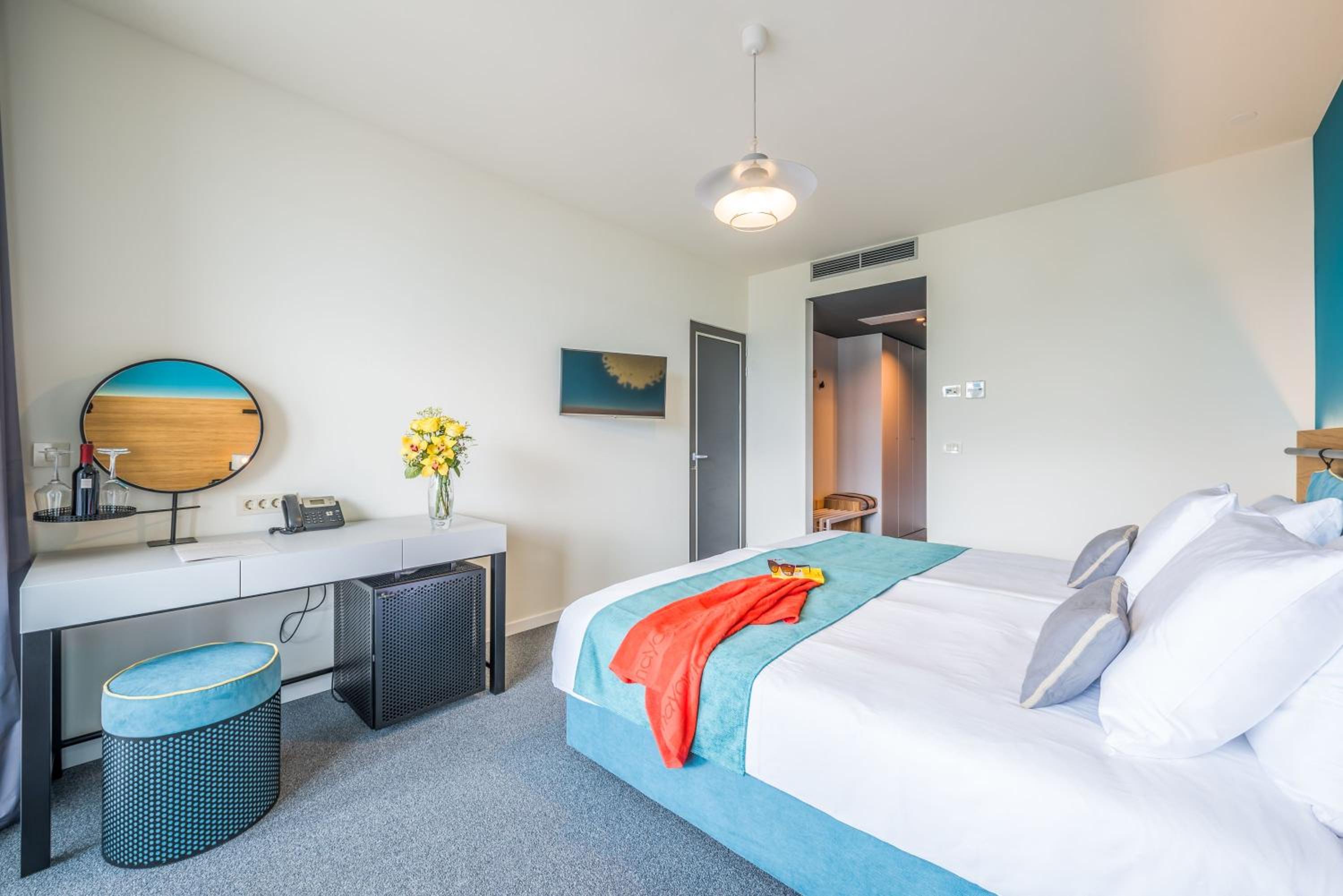 Standard Double or Twin Room with Balcony - Photo 2