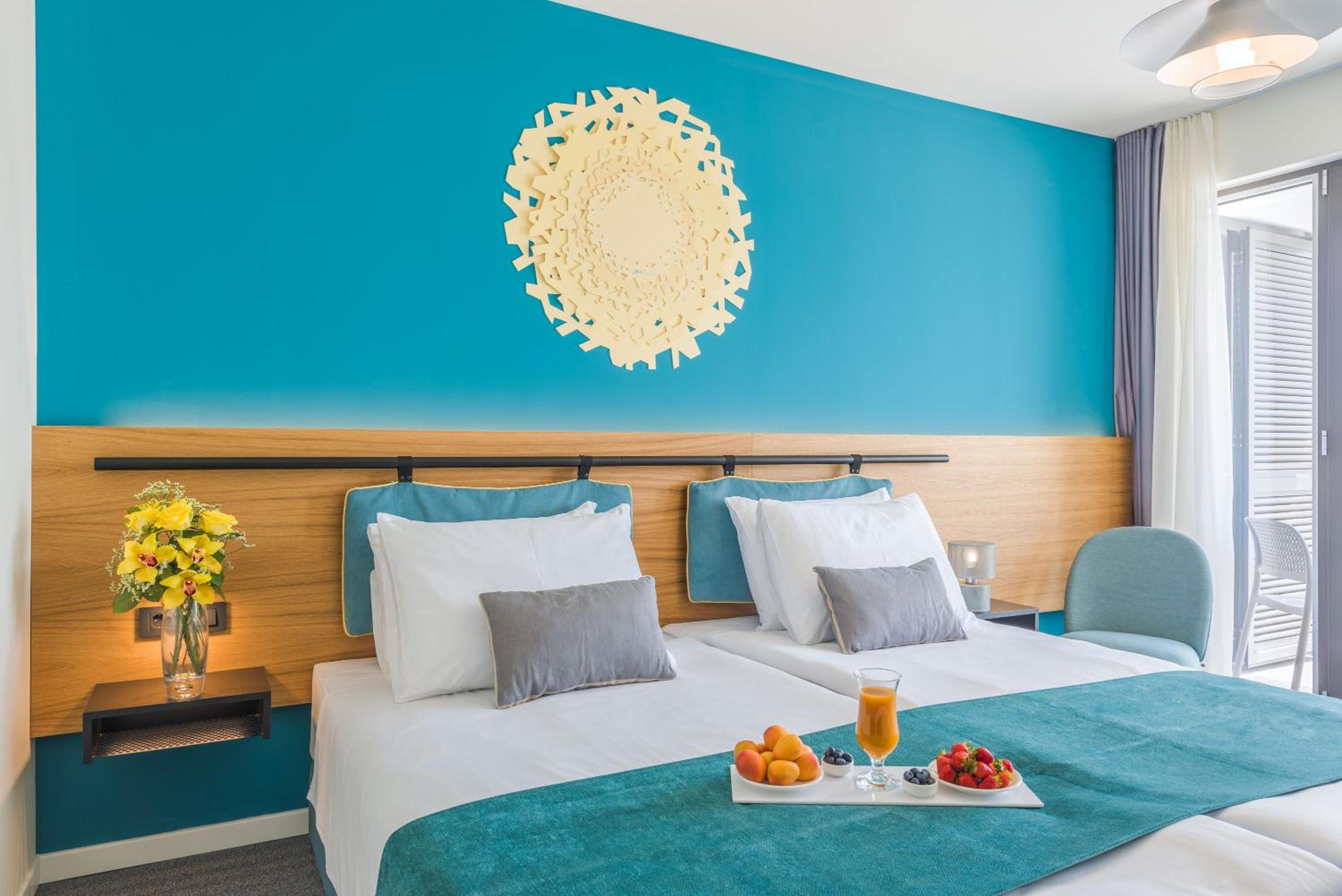 Standard Double or Twin Room with Balcony - Photo 7