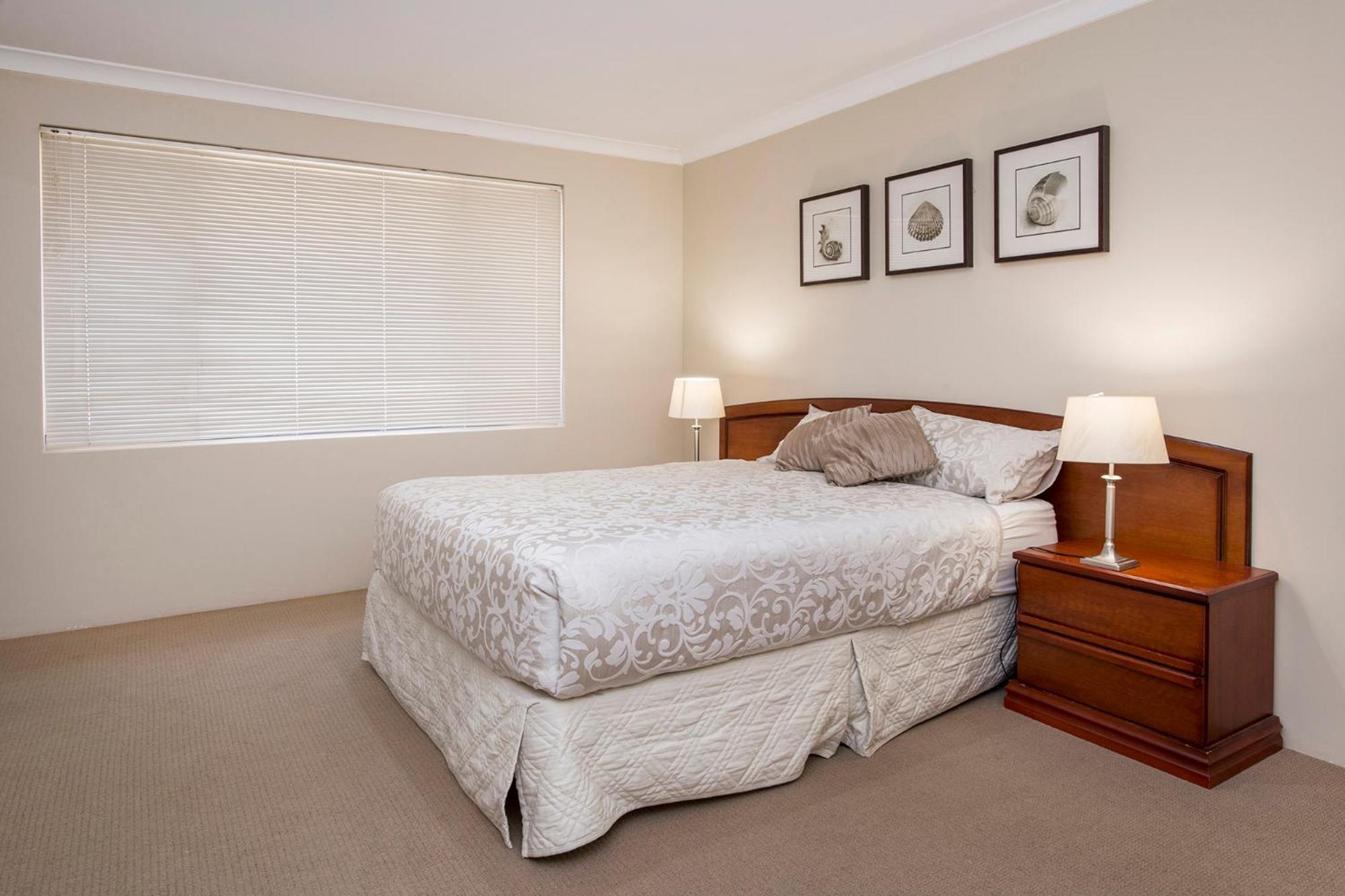 Five-Bedroom House - SHEETS NOT INCLUDED photo 1