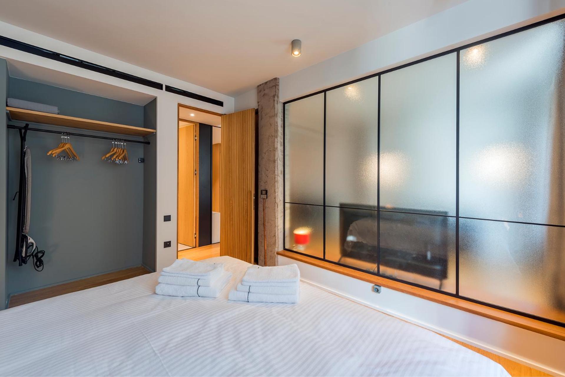 One-Bedroom Superior Apartment with City View photo 3