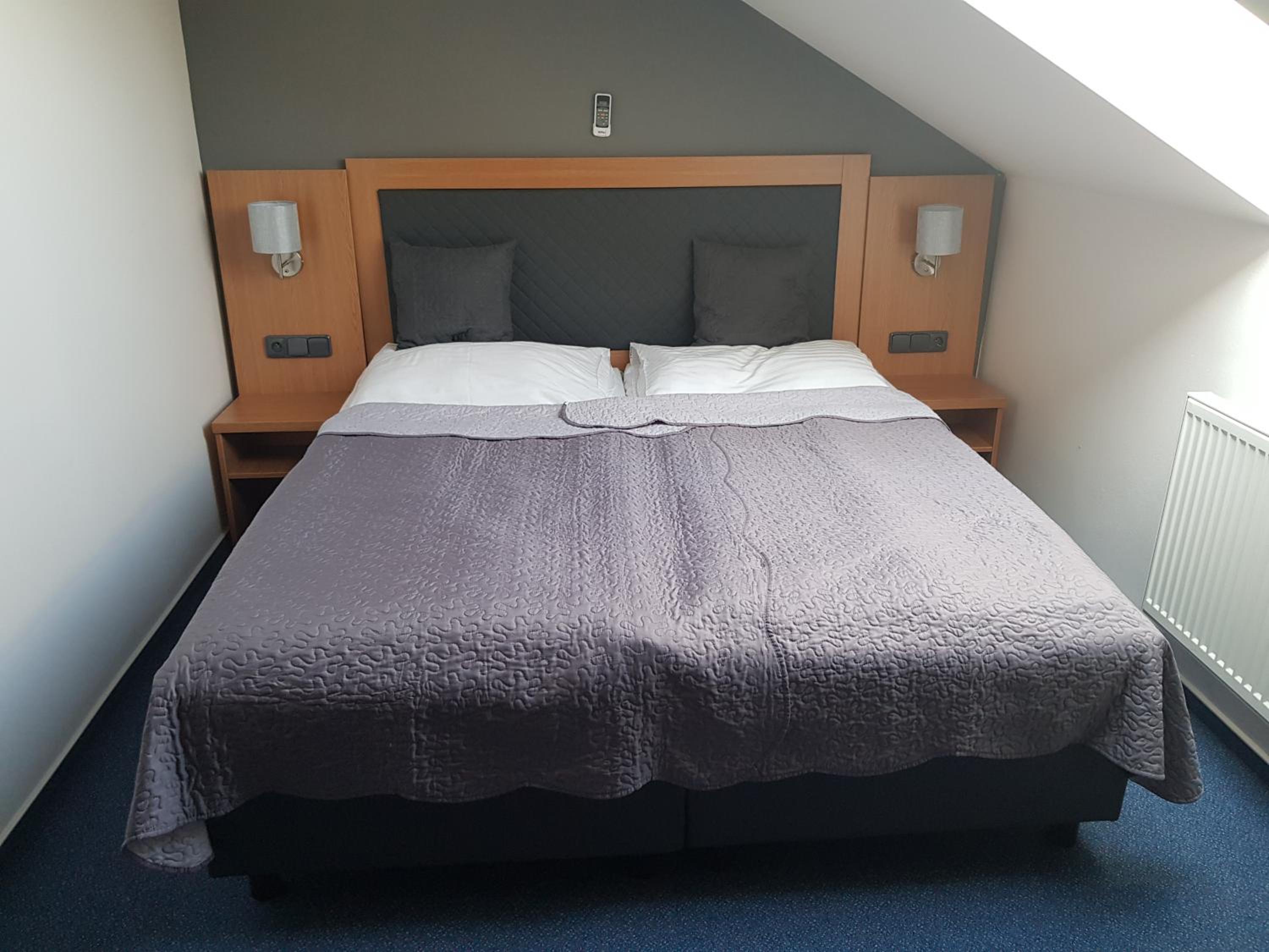 Quadruple Room with Bath - Photo 1