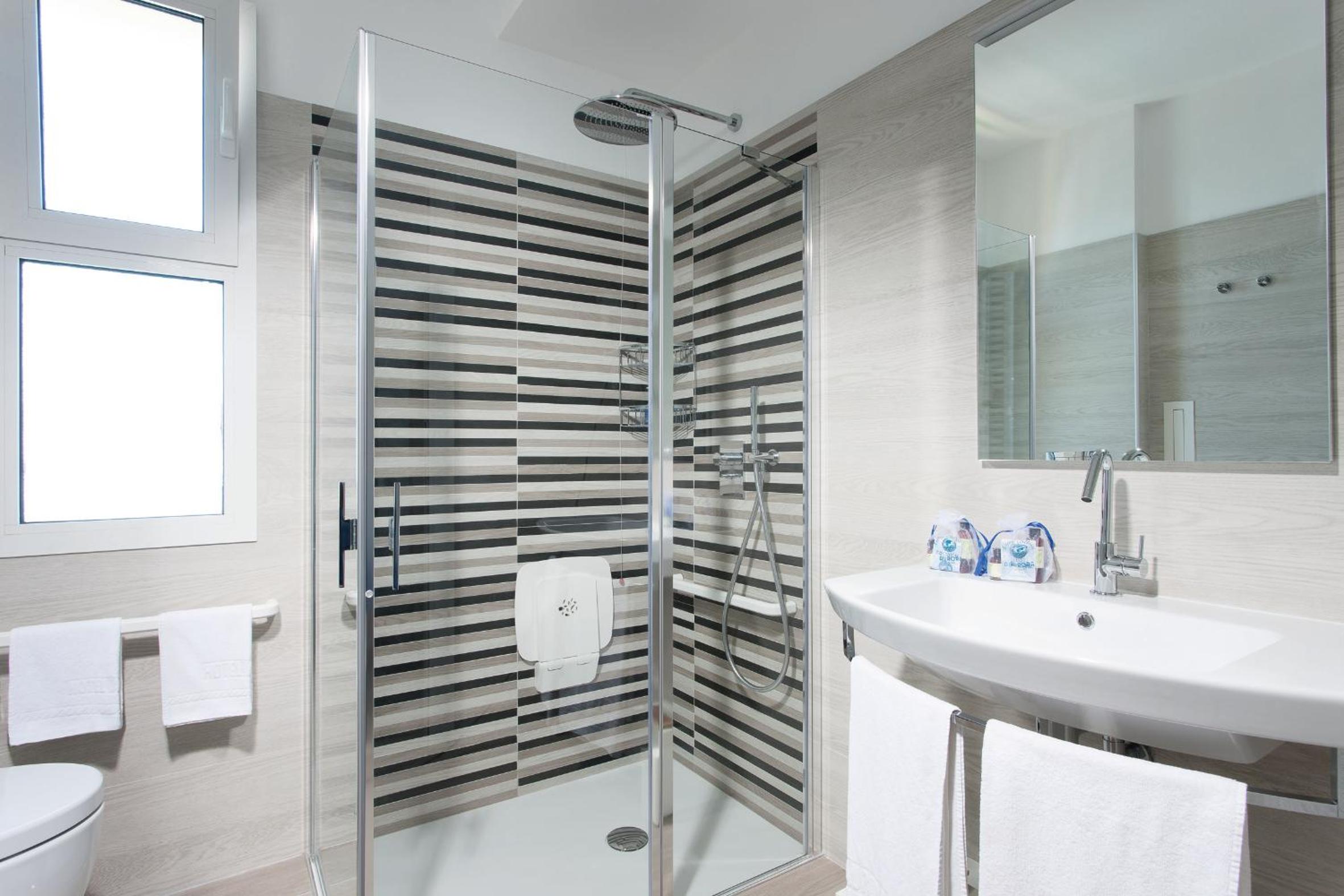Double or Twin Room with Sea View photo 2