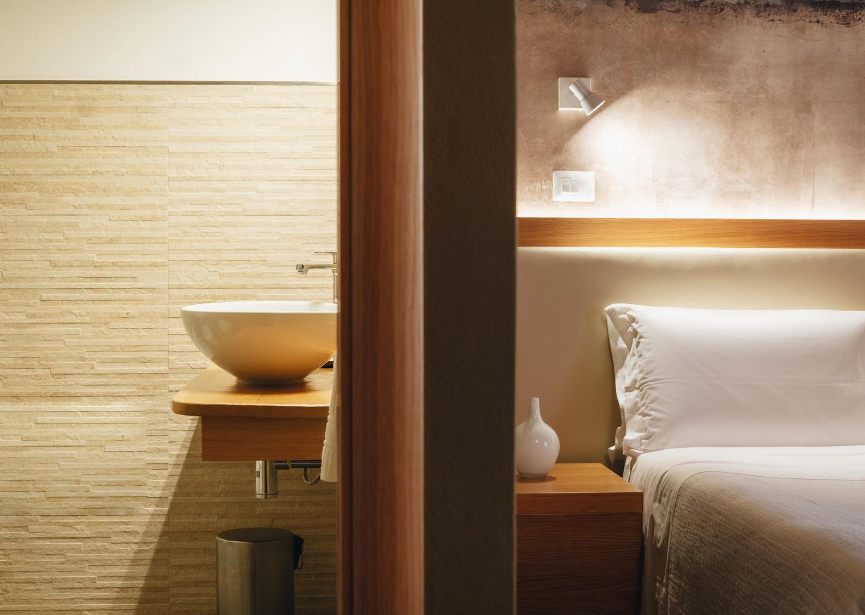 Double or Twin Room with Extra Bed - Photo 7