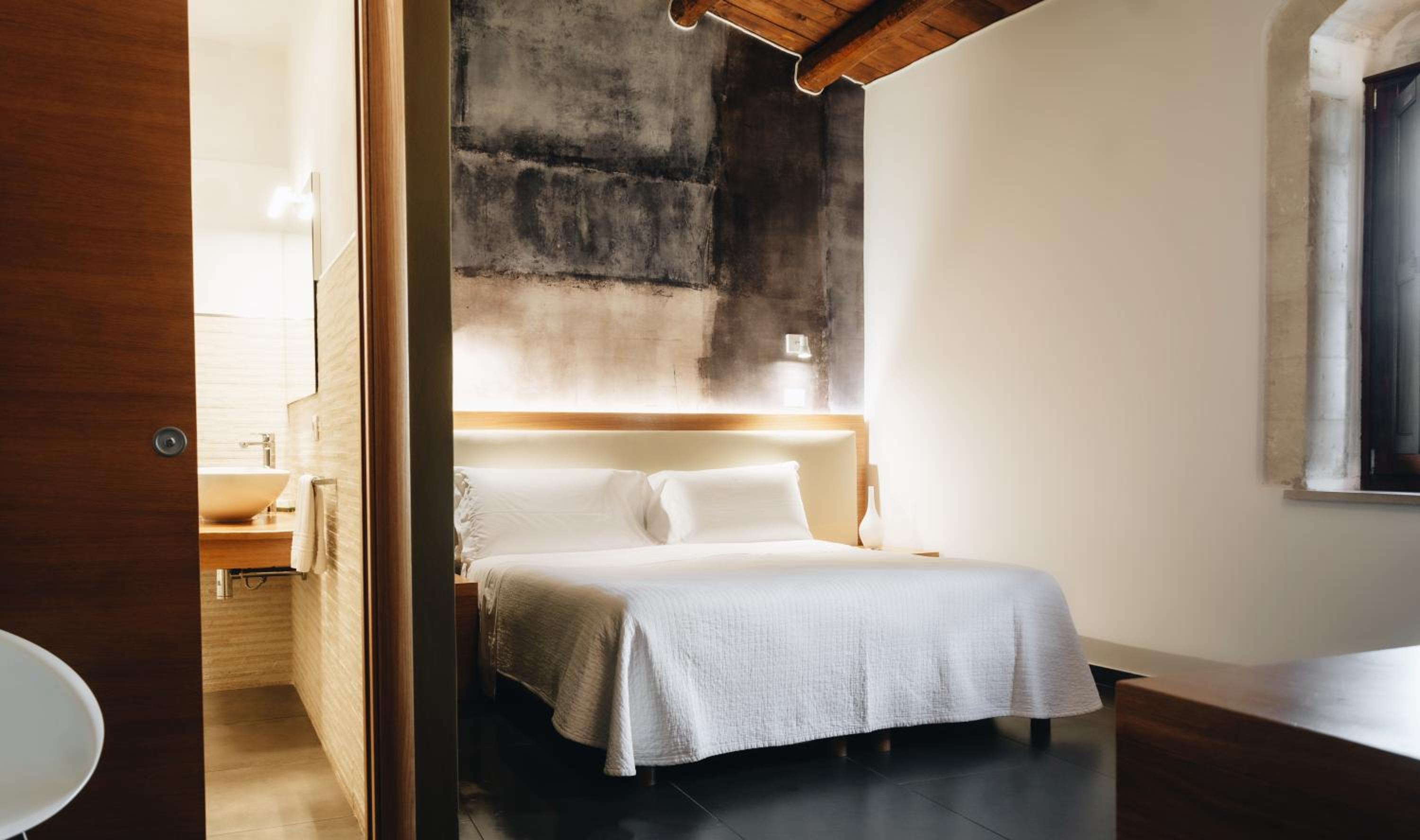 Double or Twin Room with Extra Bed - Photo 1