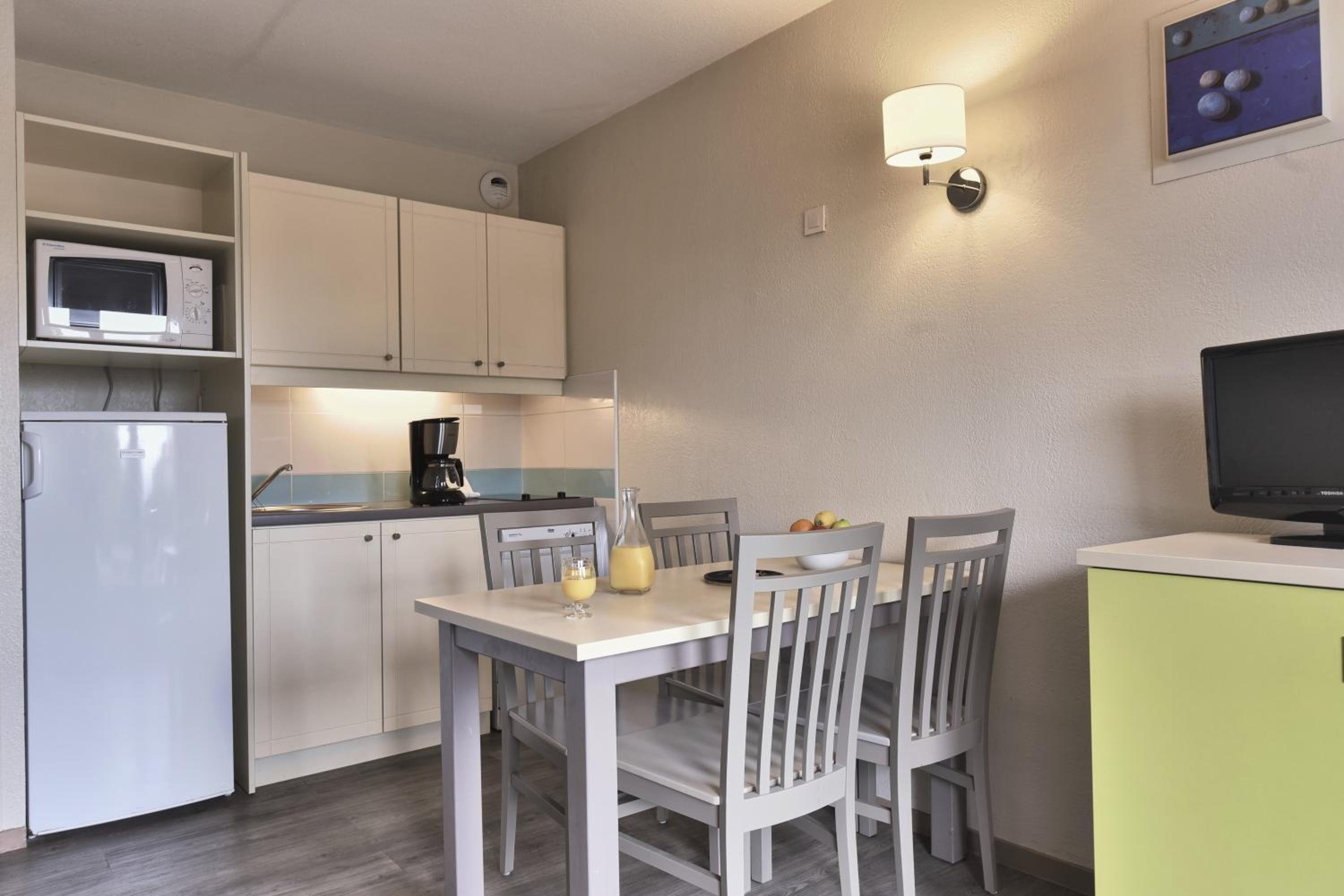 Standard One-Bedroom Apartment (6 People) photo 2