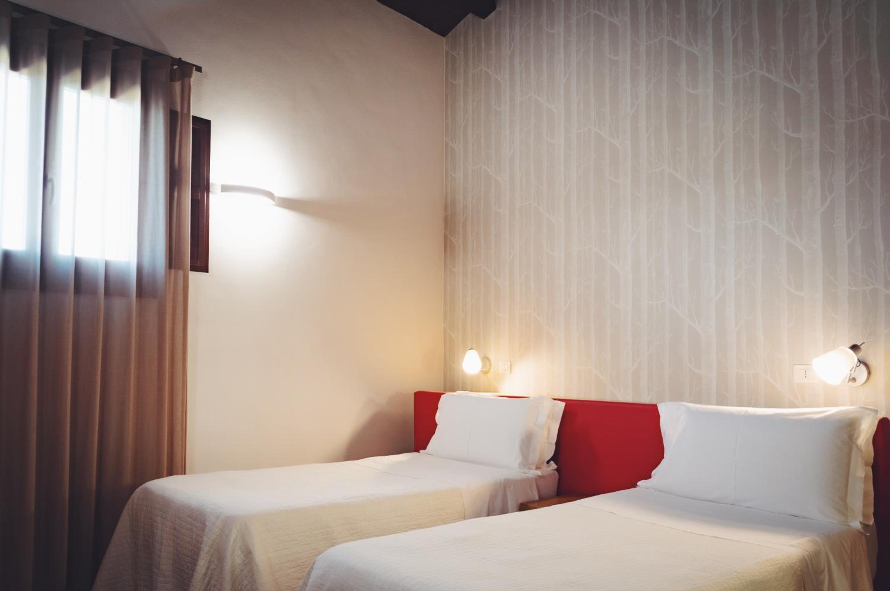 Double or Twin Room - Photo 5