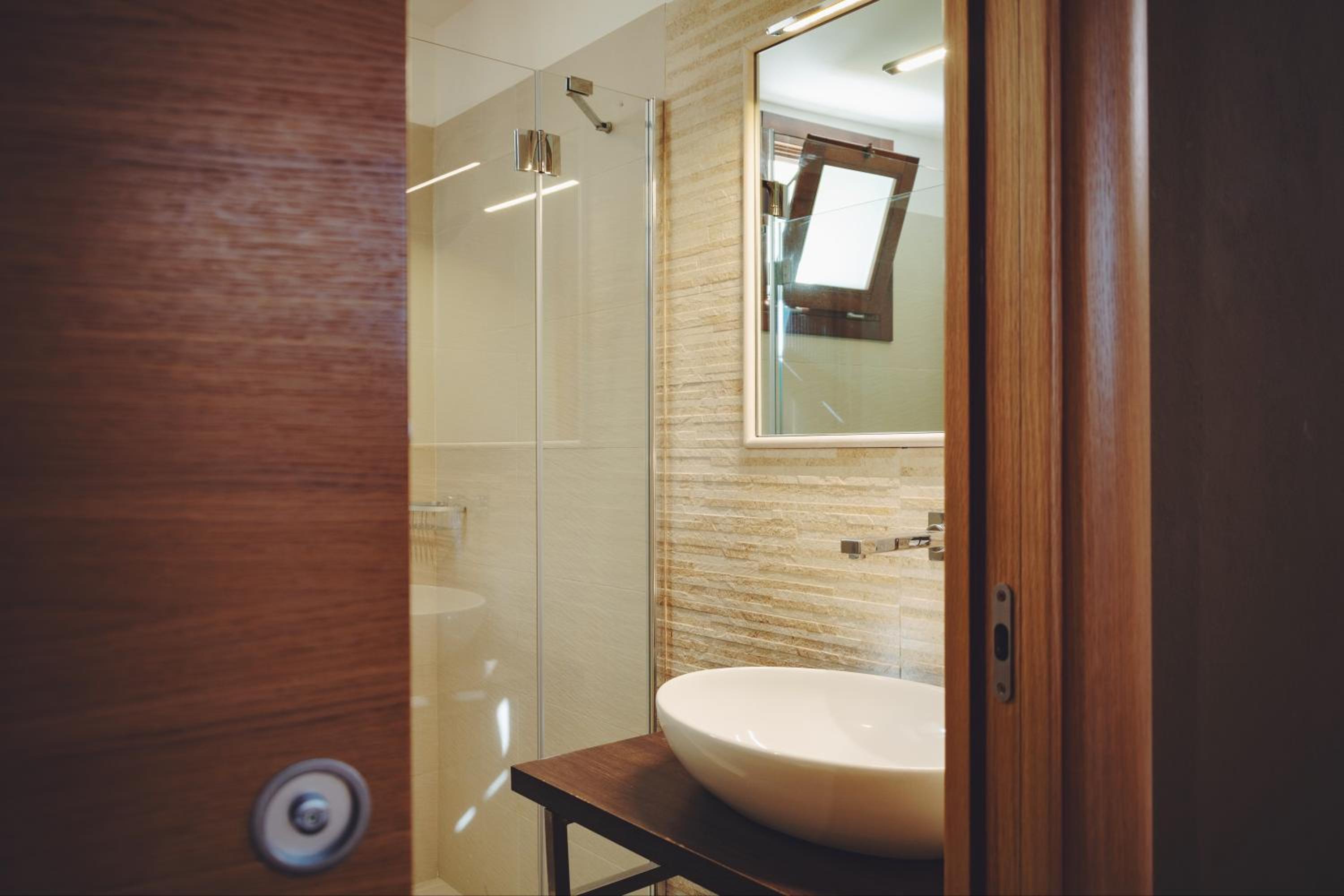 Double or Twin Room - Photo 8