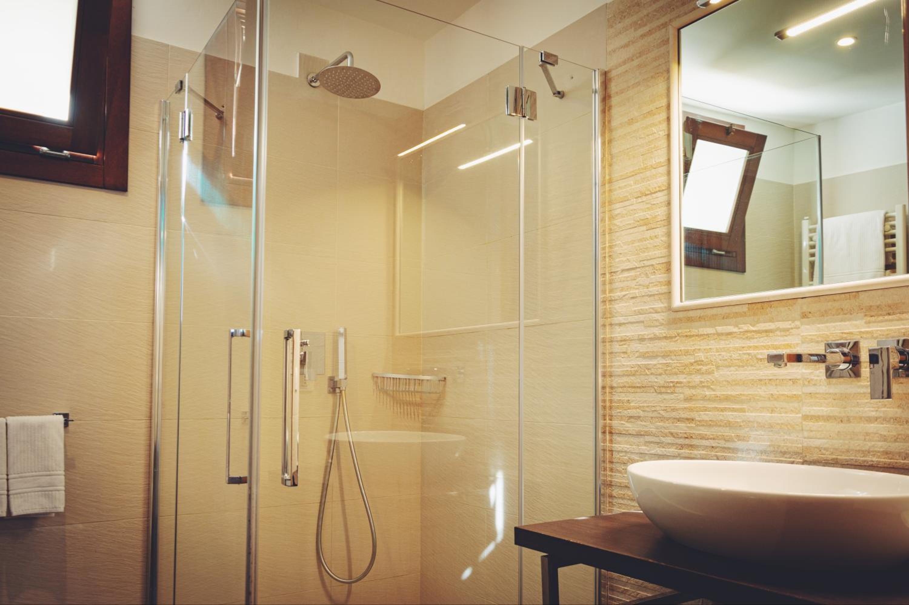 Double or Twin Room - Photo 7