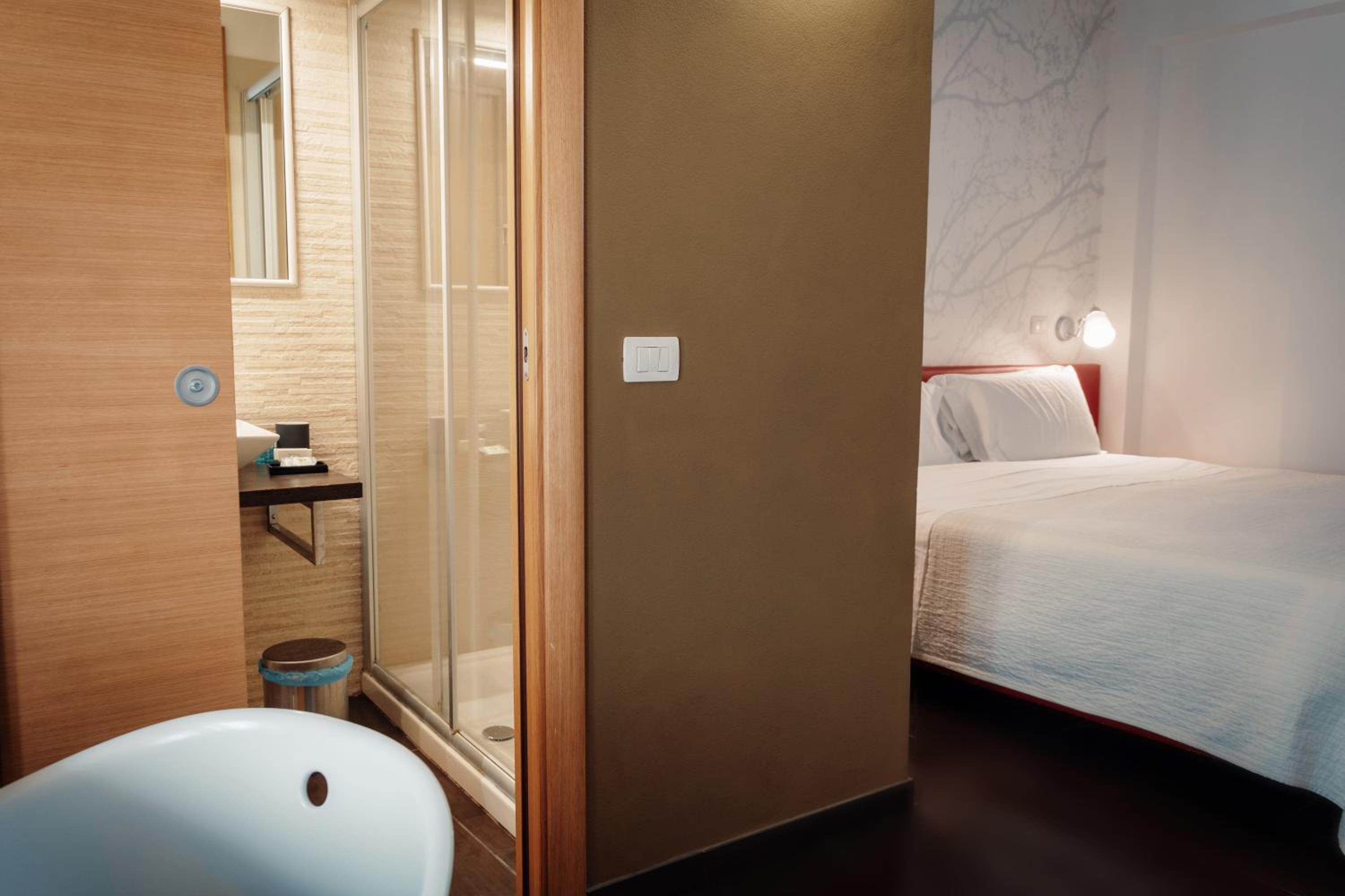 Double or Twin Room - Photo 3