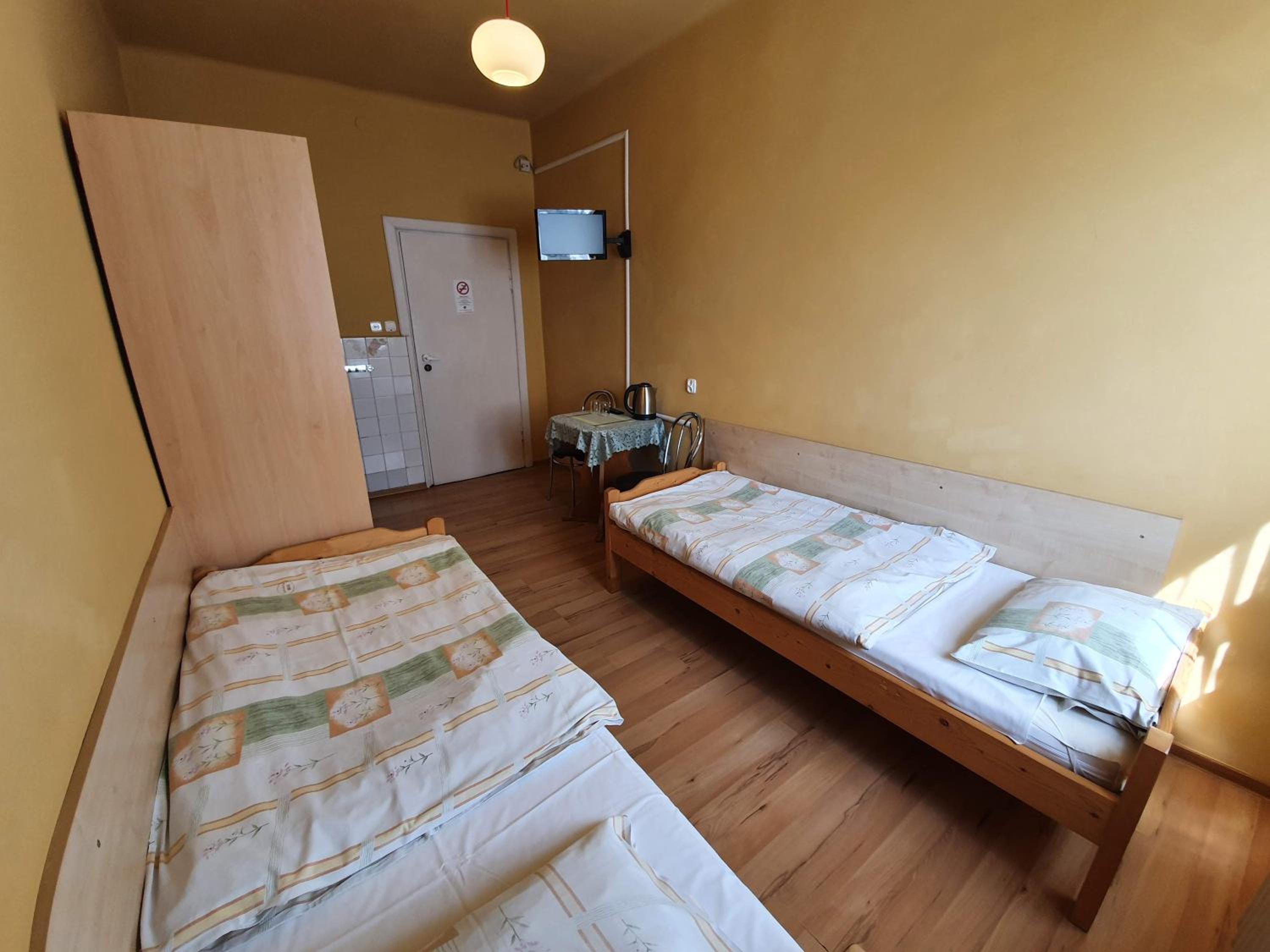 Budget Twin Room - Photo 1