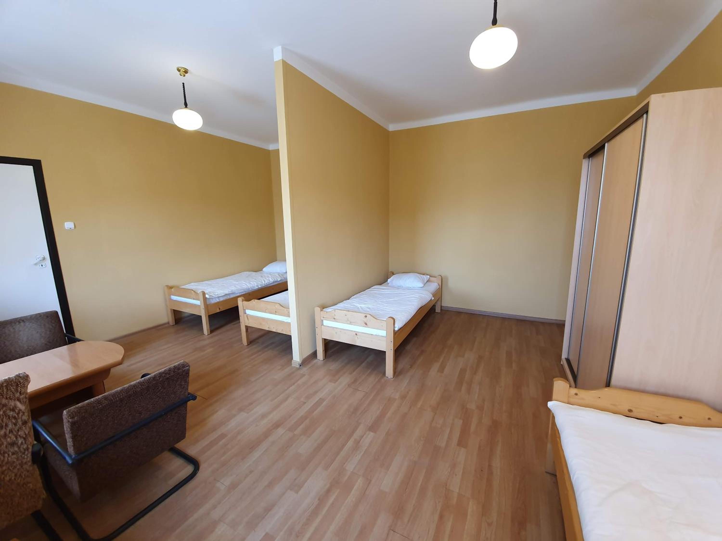 Economy Quadruple Room - Photo 4