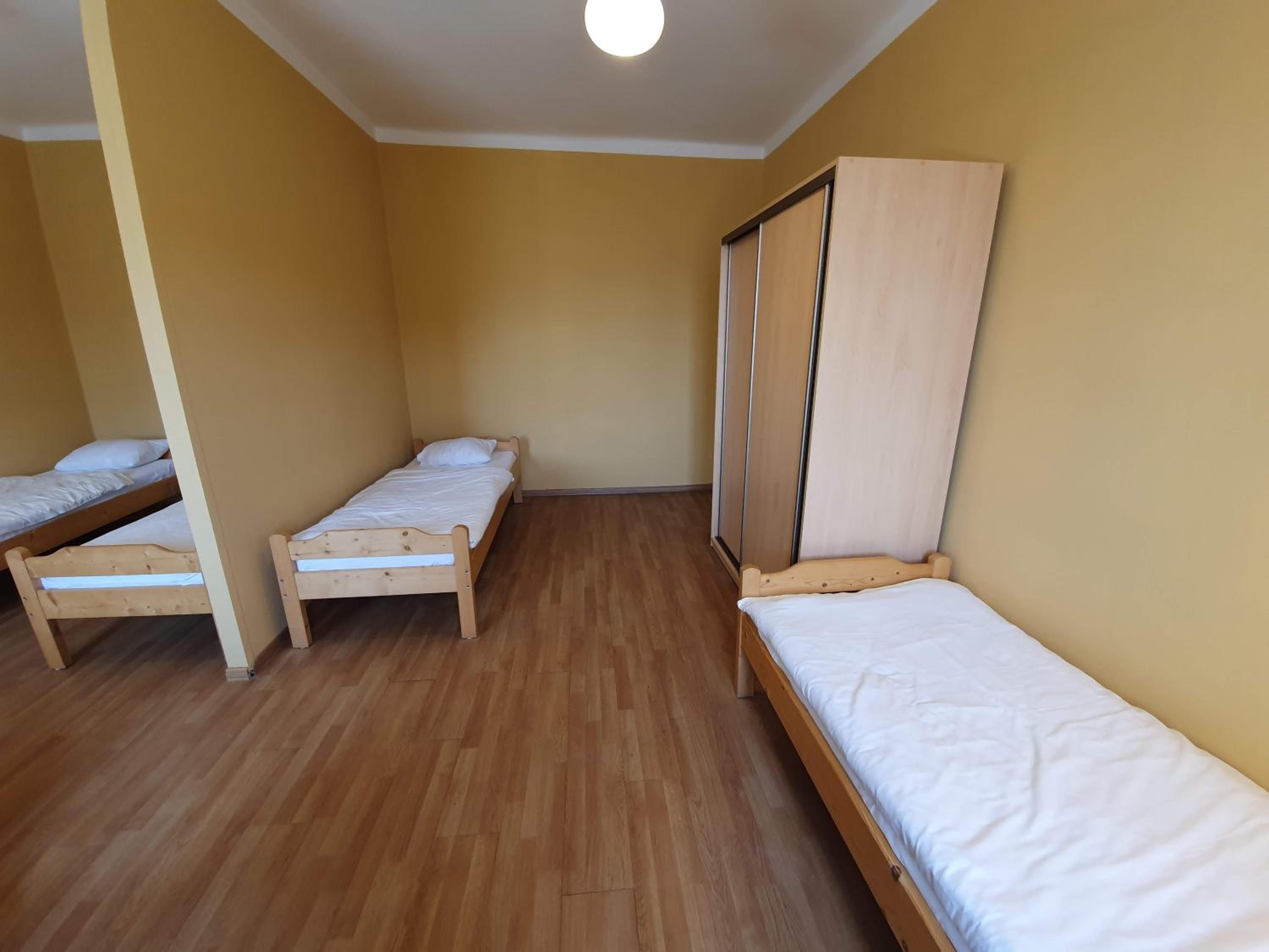 Economy Quadruple Room - Photo 5