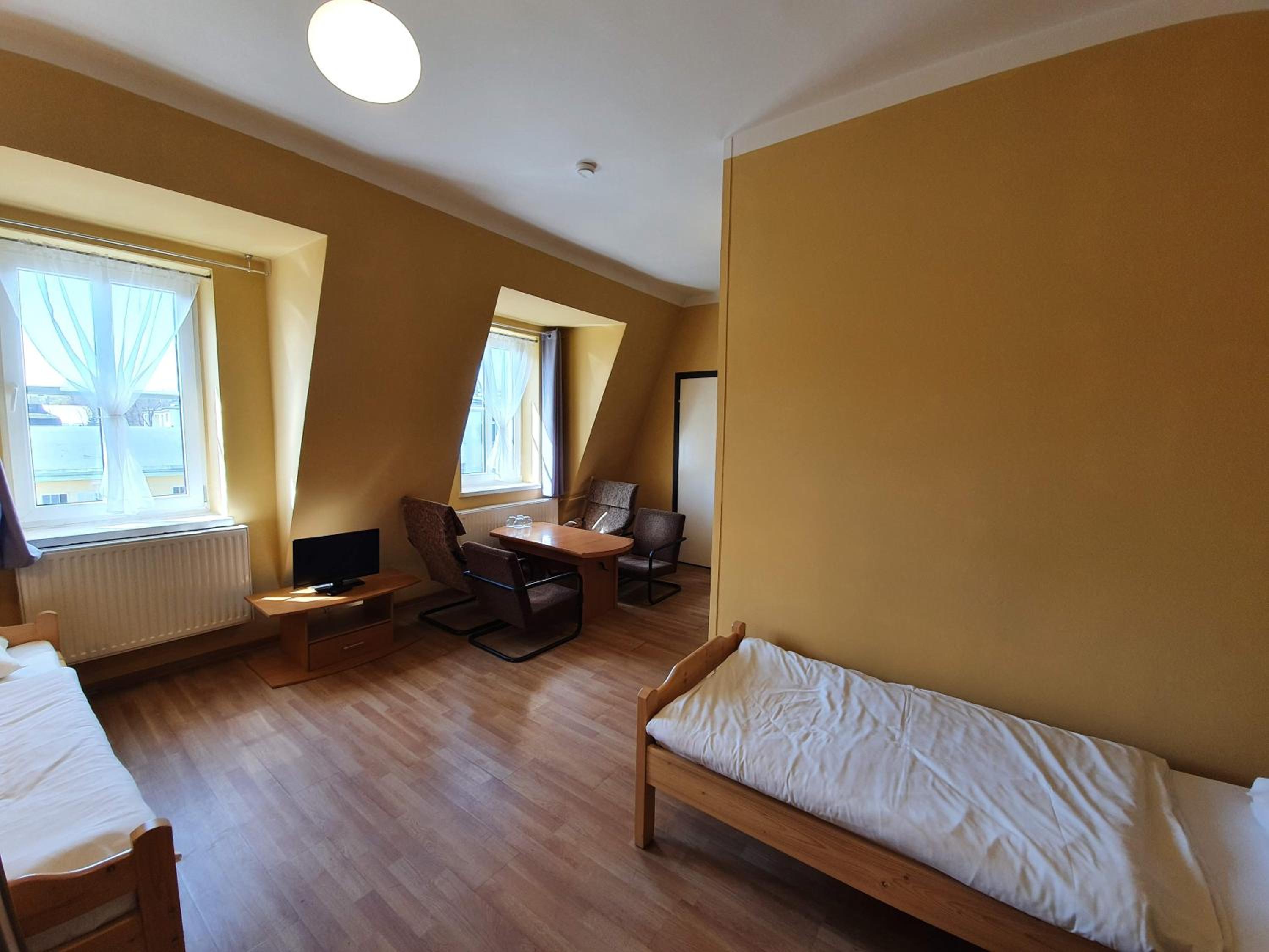 Economy Quadruple Room - Photo 3
