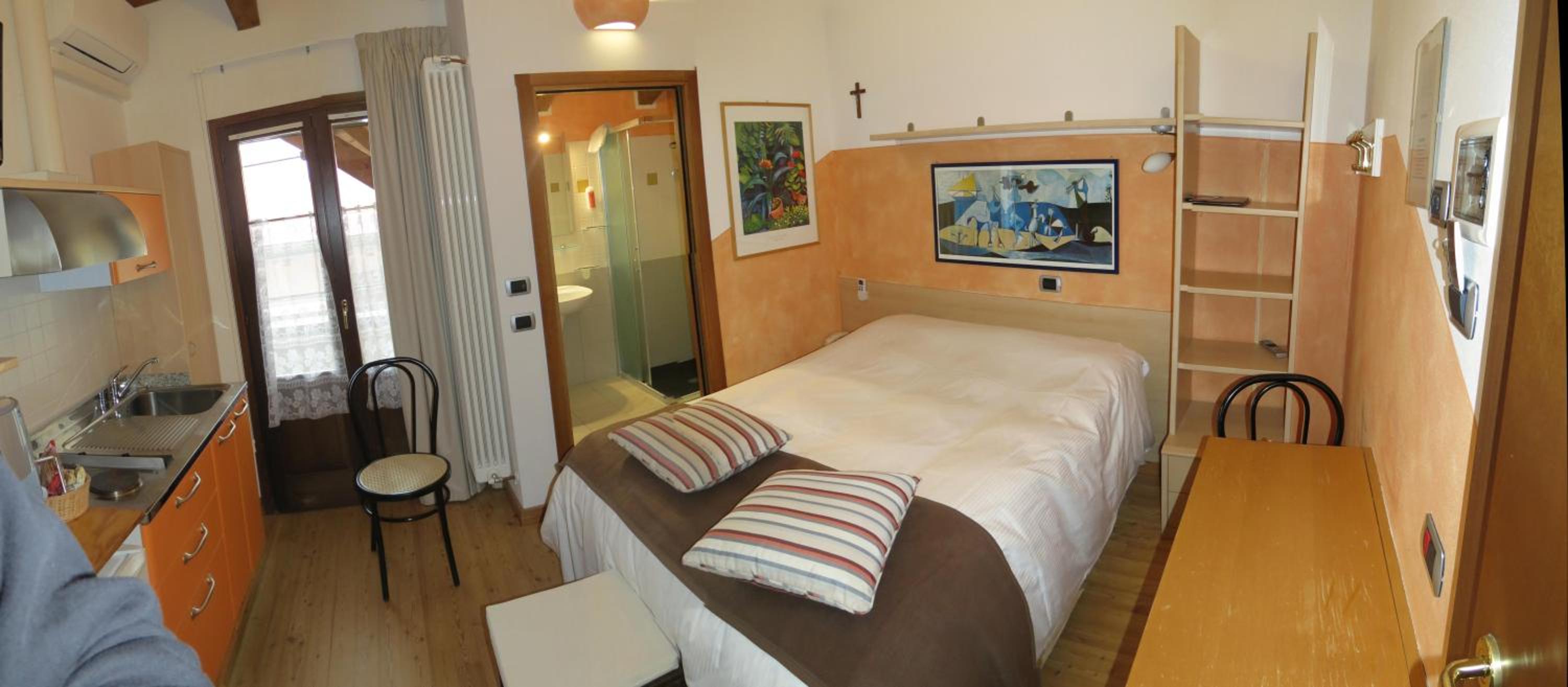 Small Double Room photo 1