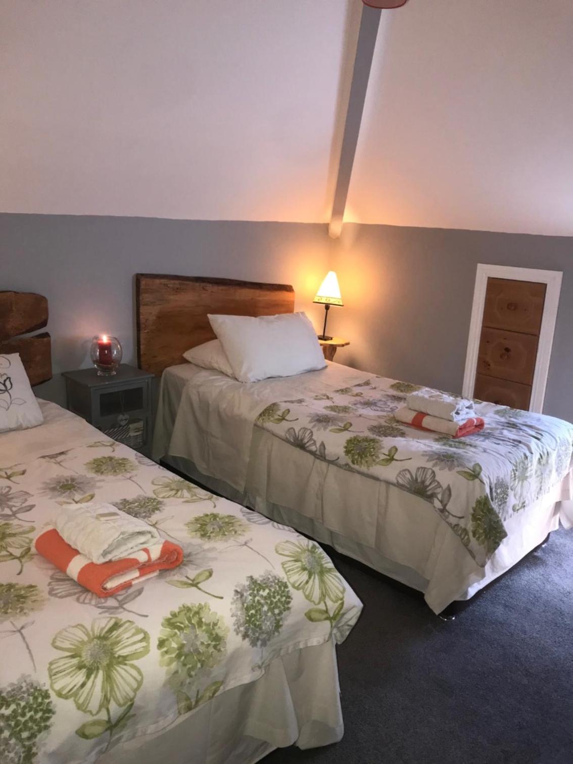 Twin Room with Bathroom photo 3