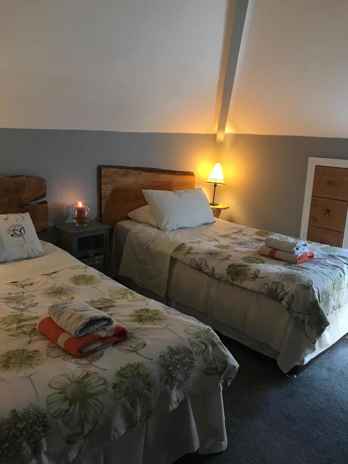 Twin Room with Bathroom photo 1