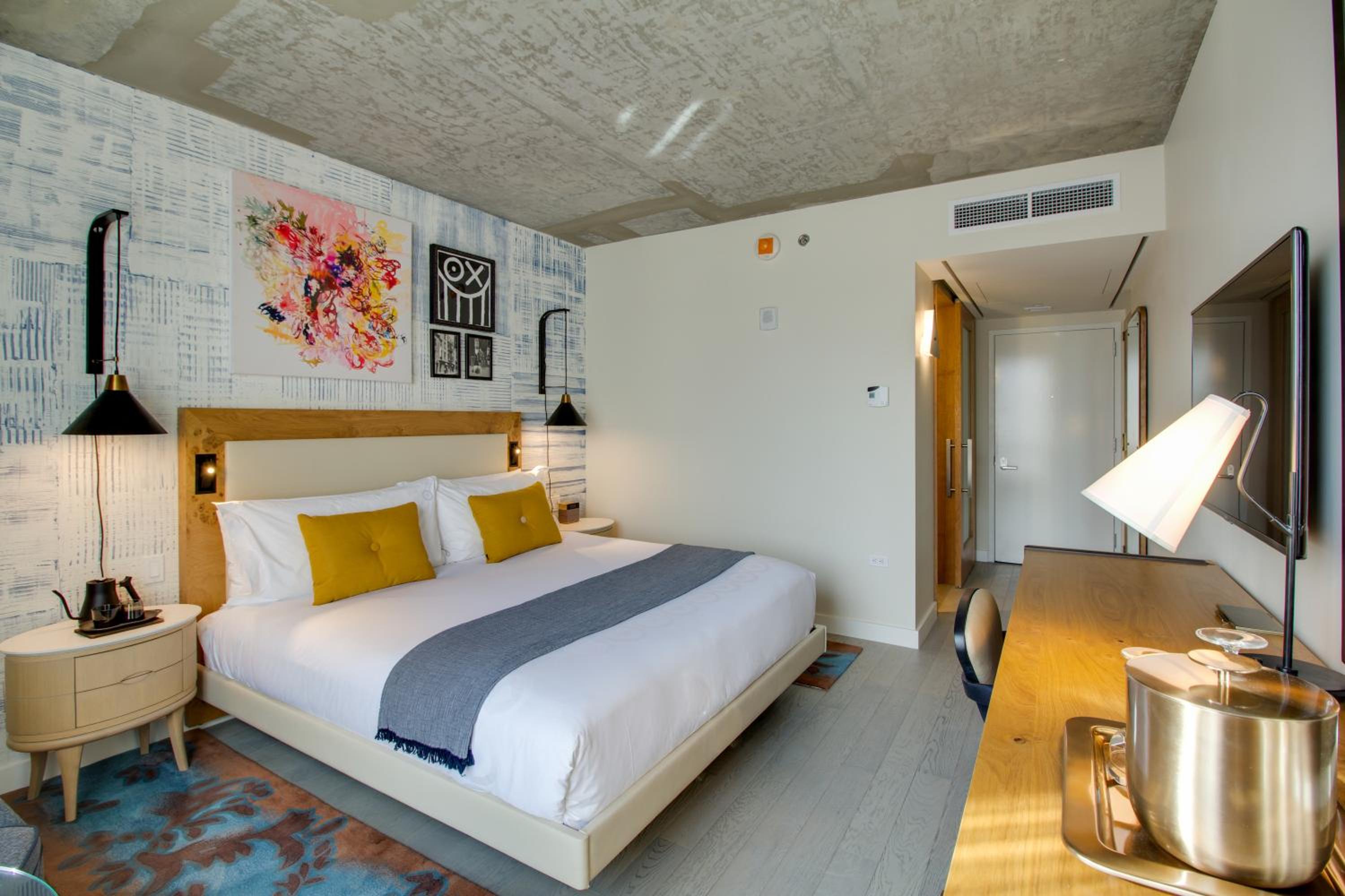 King Room with City View and Accessible Shower - Disability Access