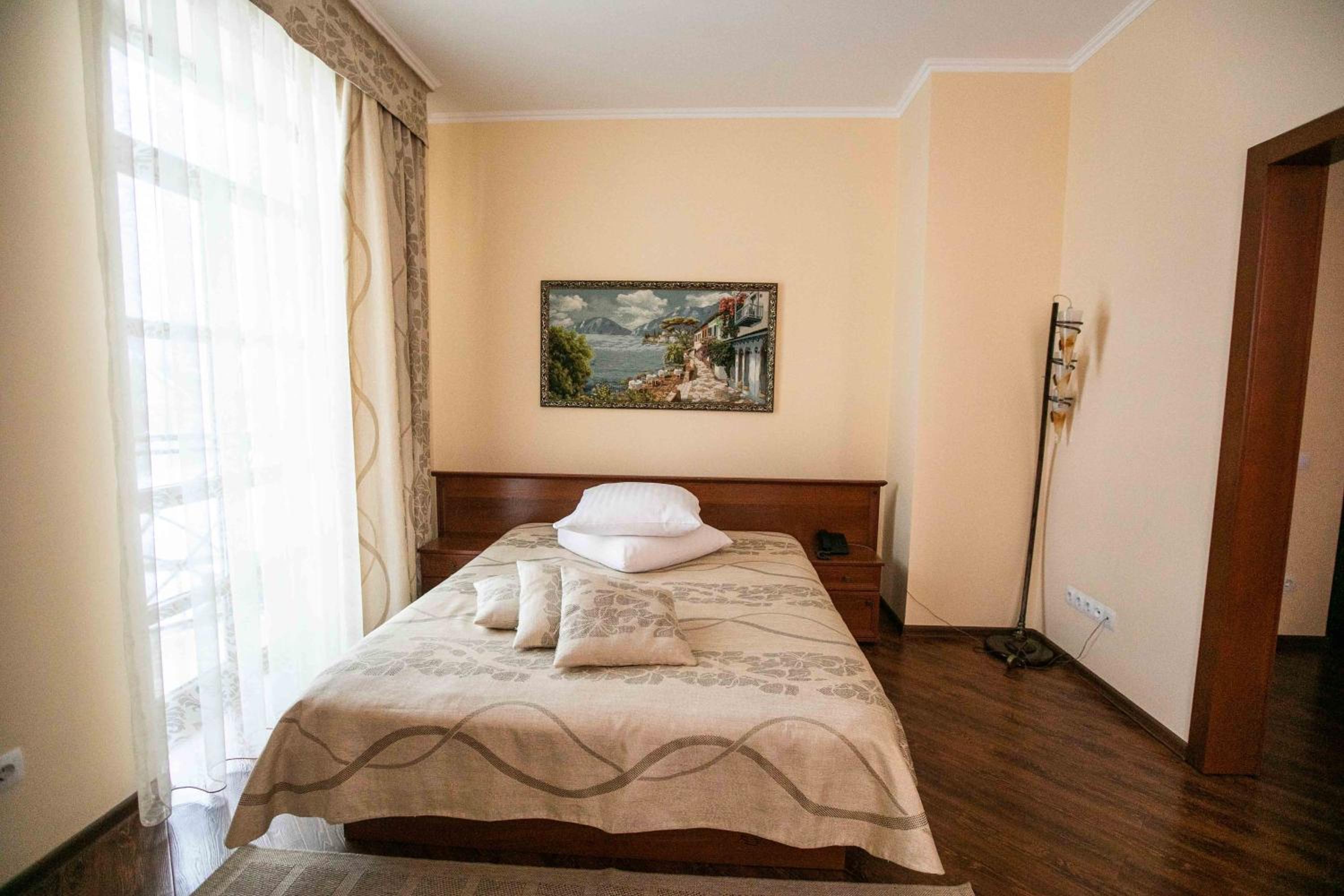 One-Bedroom Suite photo 1