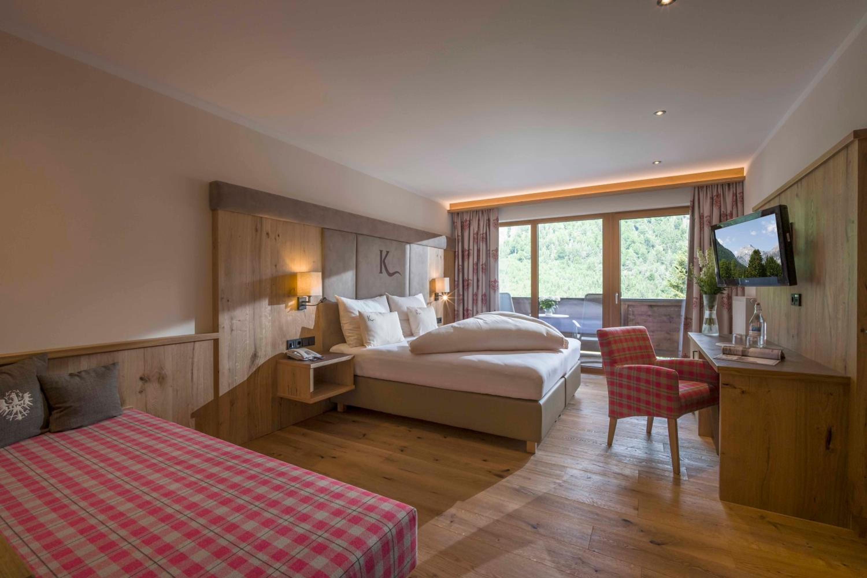 Suite - Photo 1