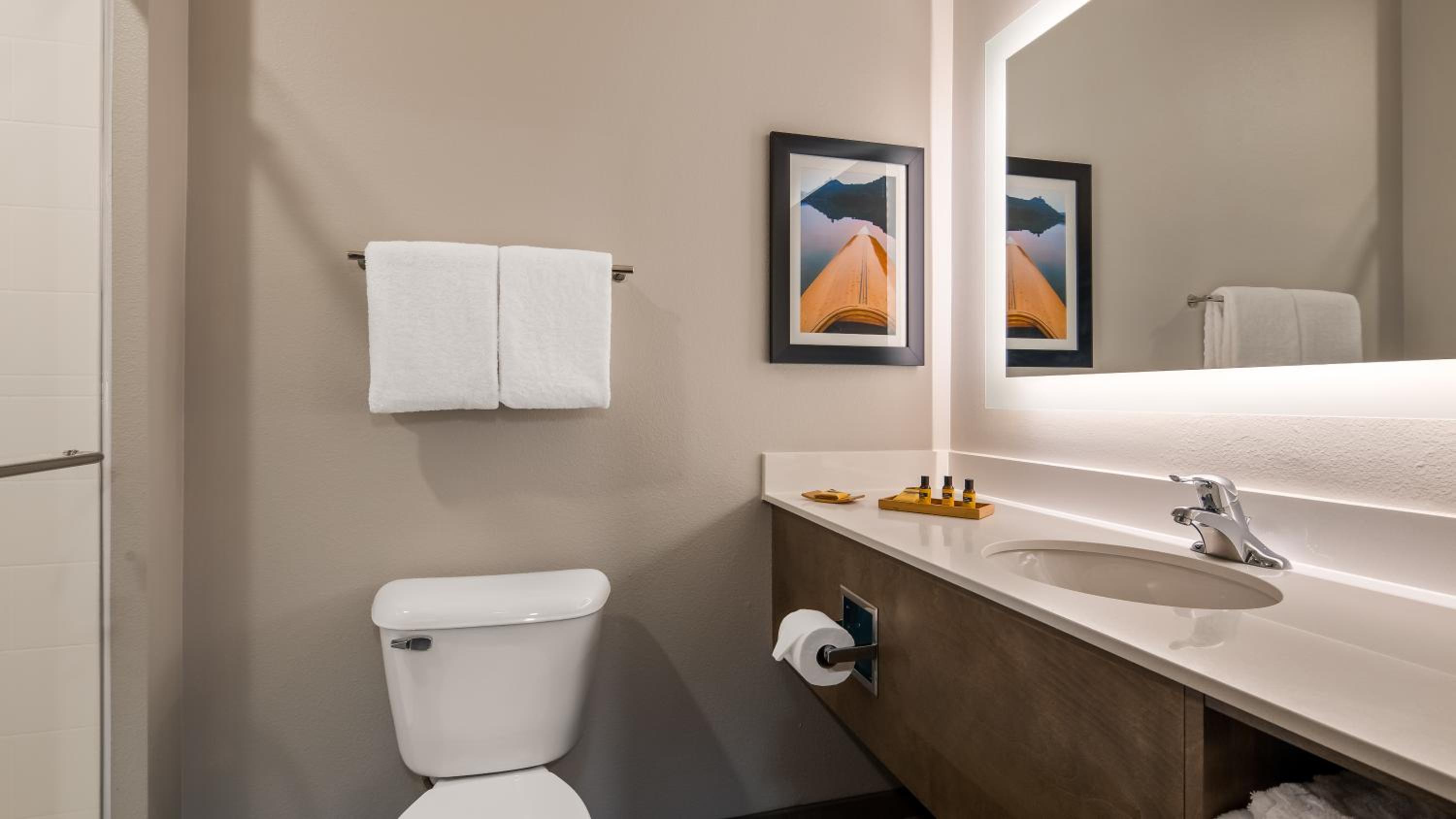 King Suite with Bath Tub and Sofa Bed - Disability/Non-Smoking - Photo 6