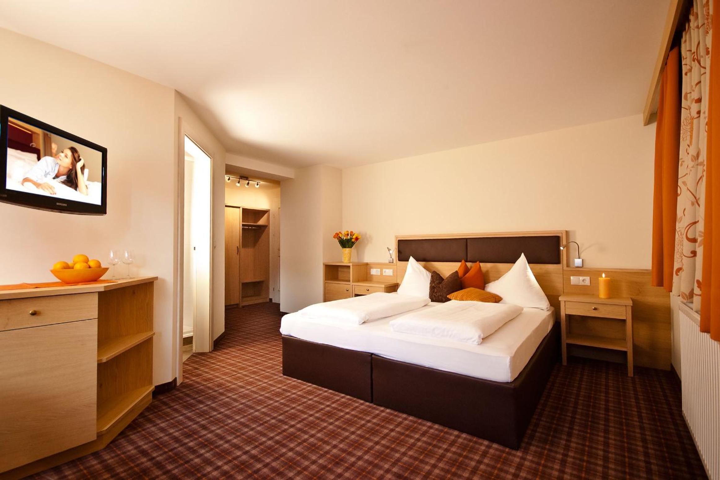 Deluxe Double Room with Balcony photo 1