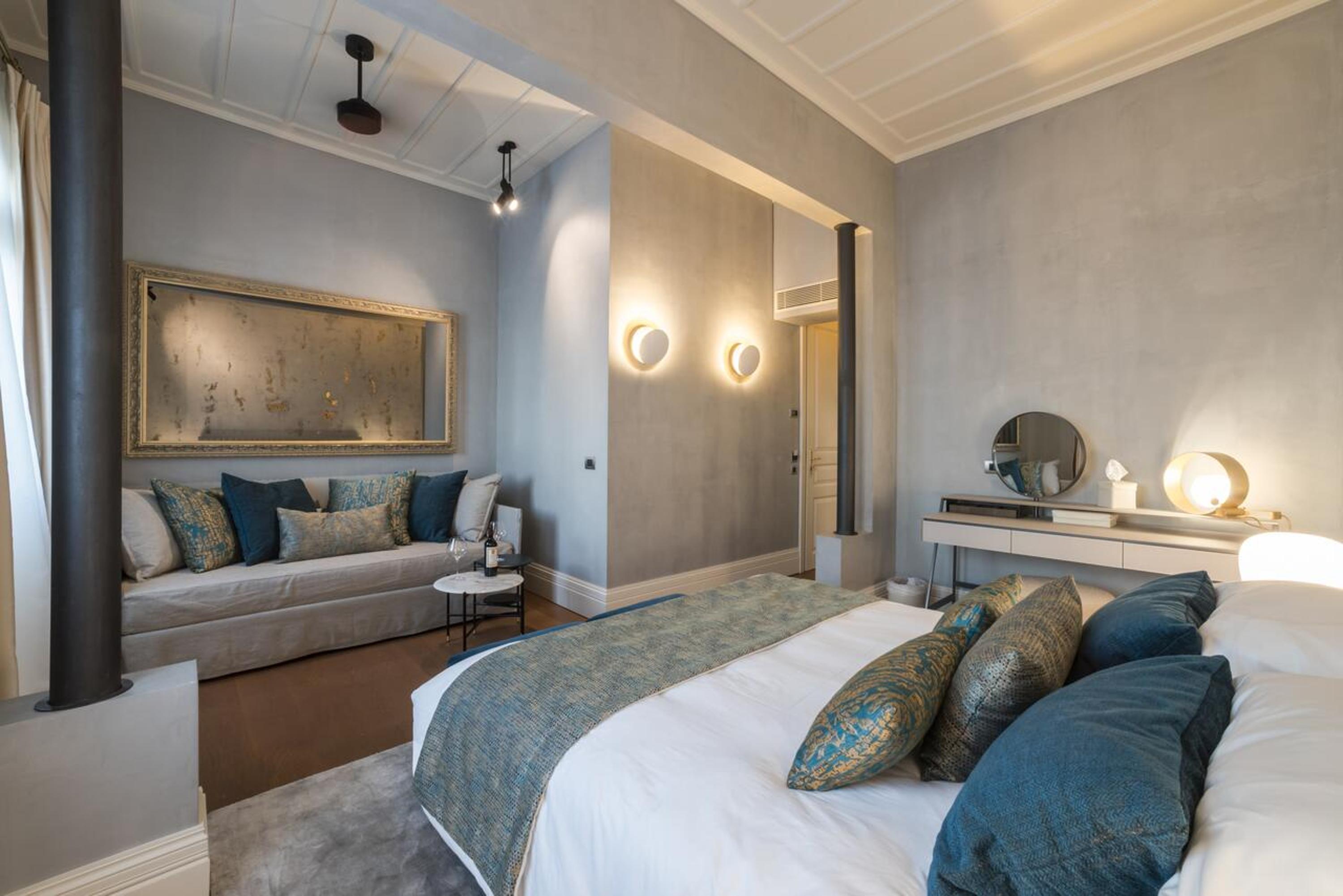 Deluxe Junior Suite - Photo 1