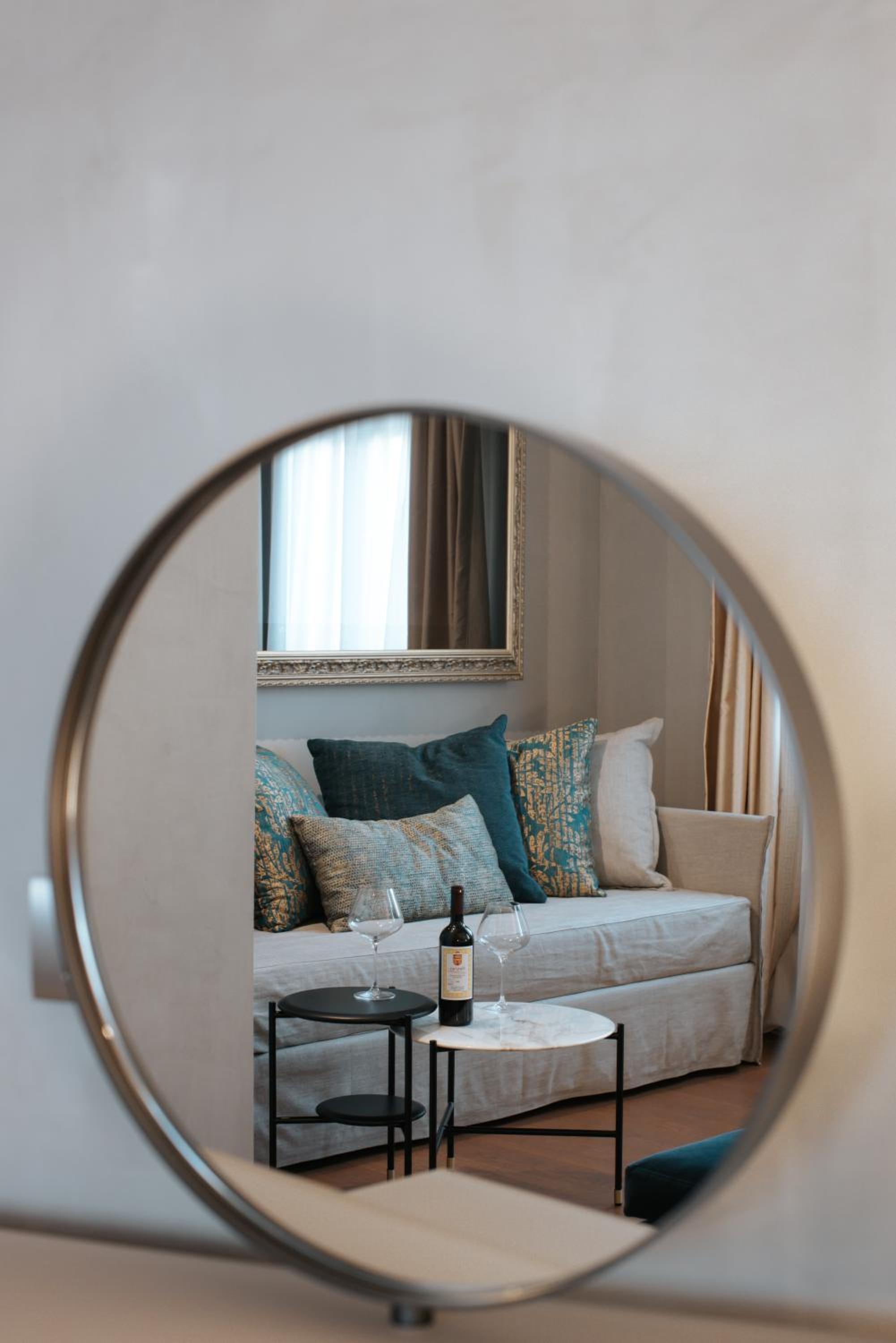 Deluxe Junior Suite - Photo 23