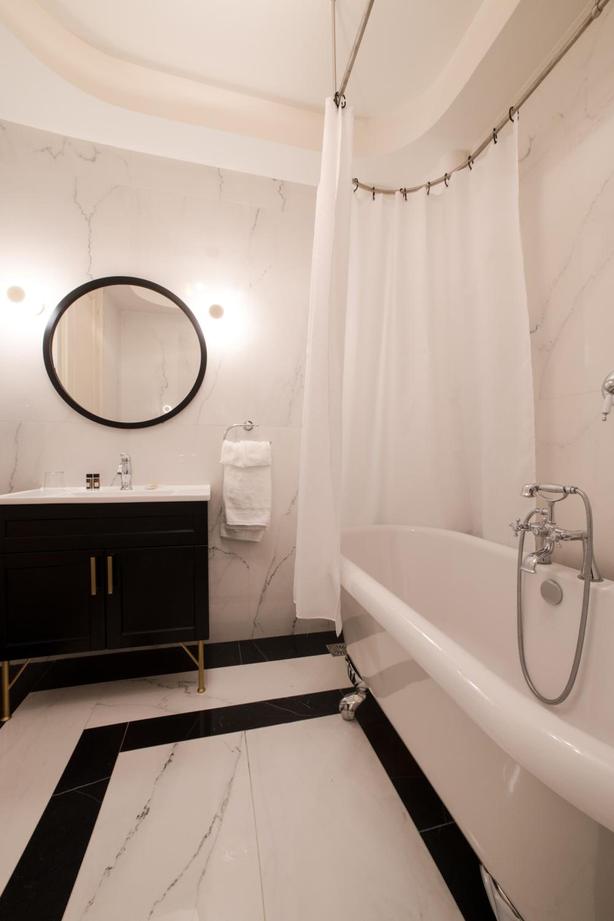 Deluxe Junior Suite - Photo 26