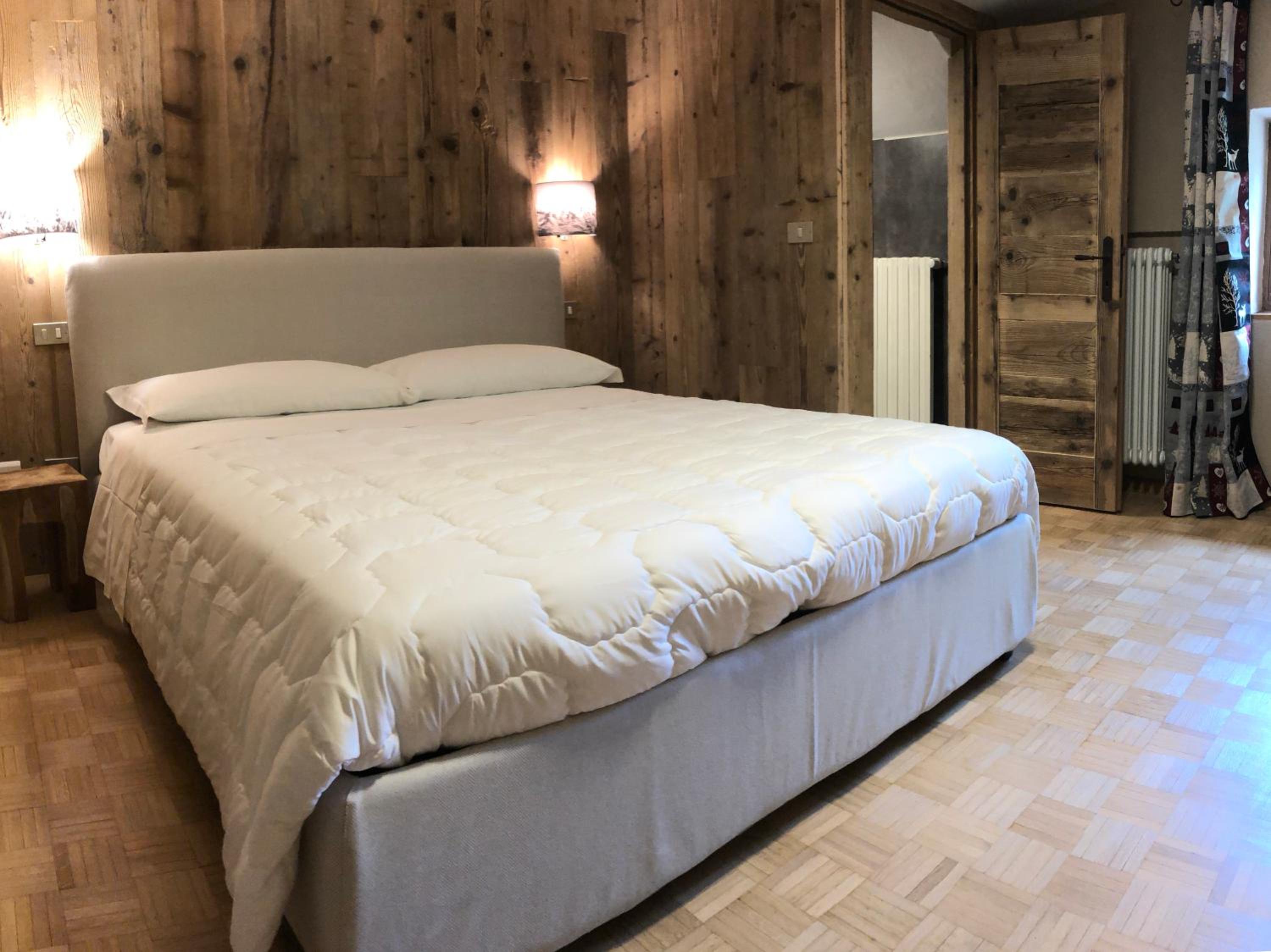 Double or Twin Room with Mountain View photo 3