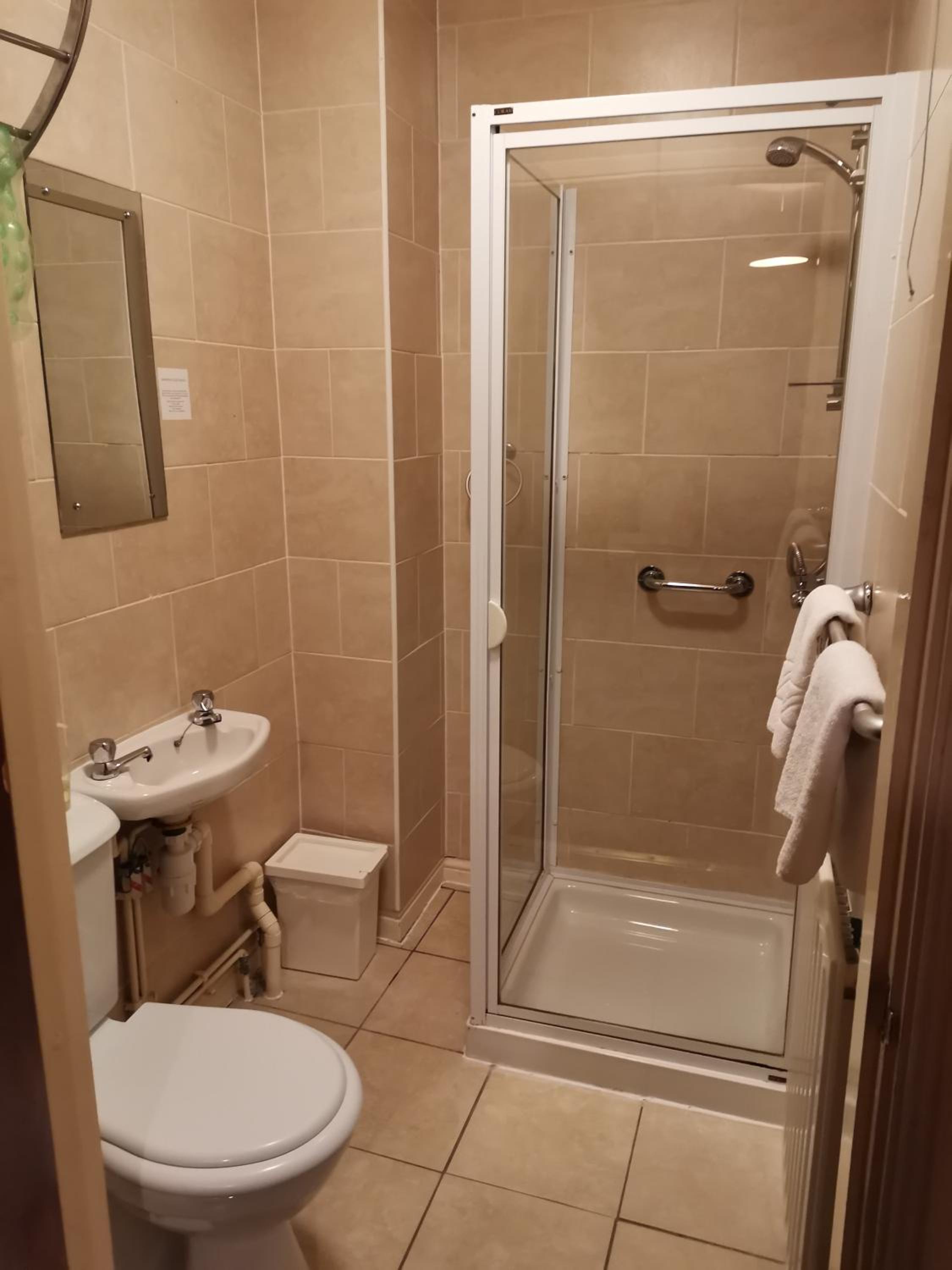 Twin Room - Photo 2
