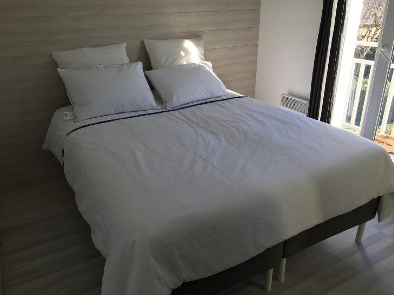 Select Three-Bedroom House (6 People)