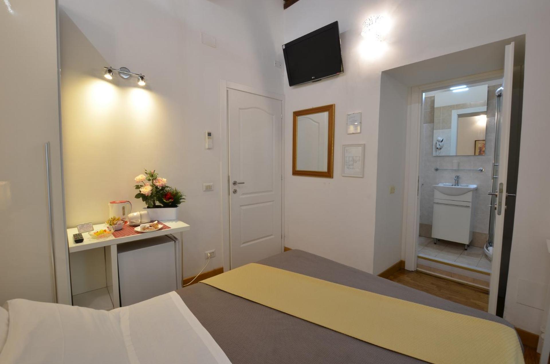 Two Connecting Rooms photo 3