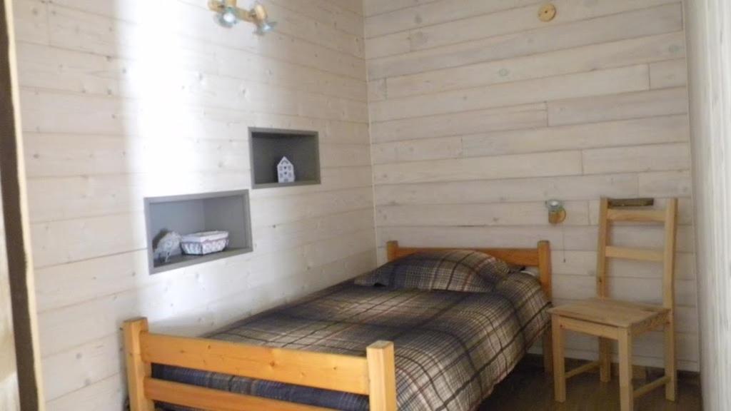 Family Room with Private Bathroom photo 2