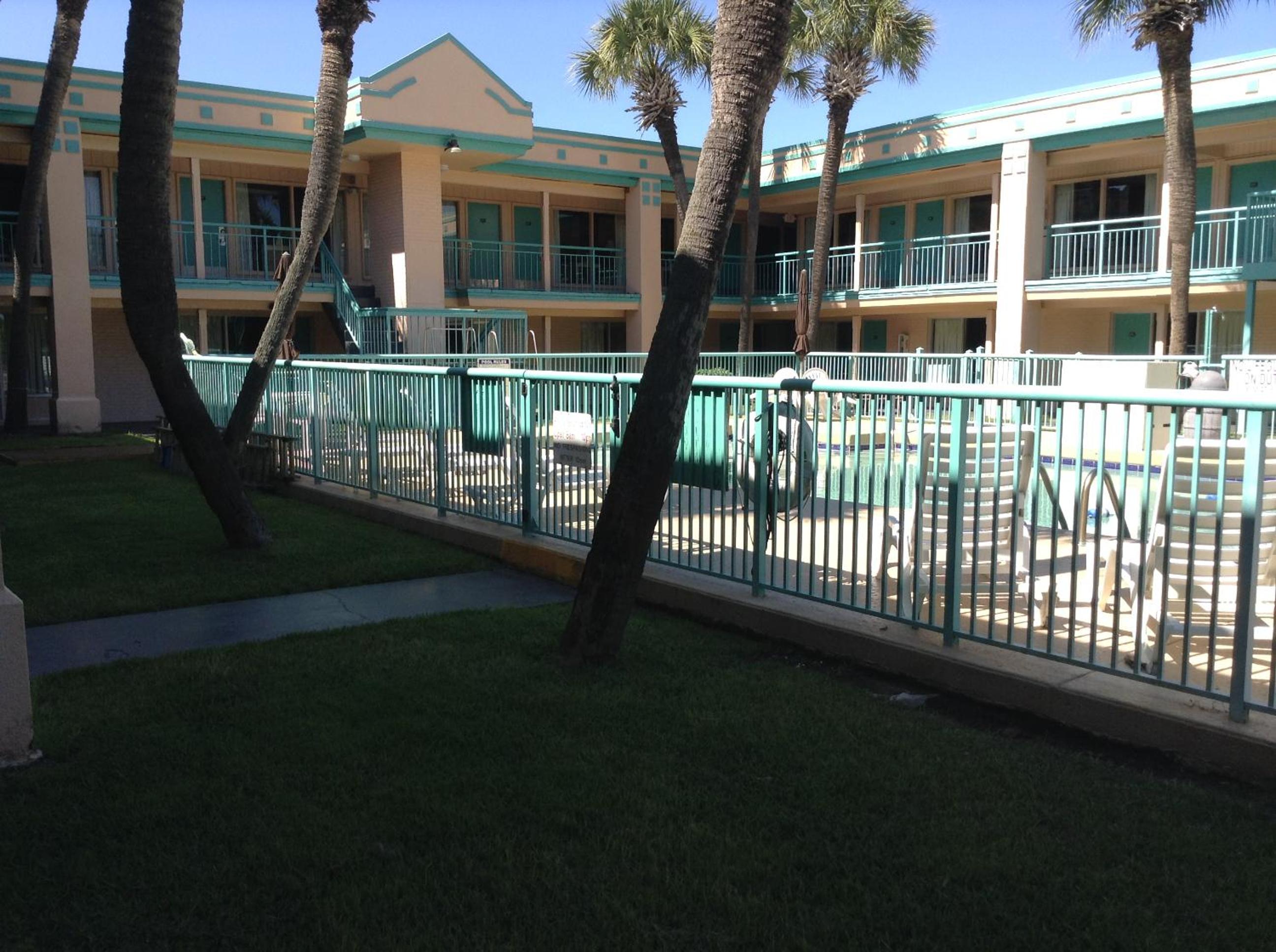 One Room with Two Double Beds - Pool View - Photo 5