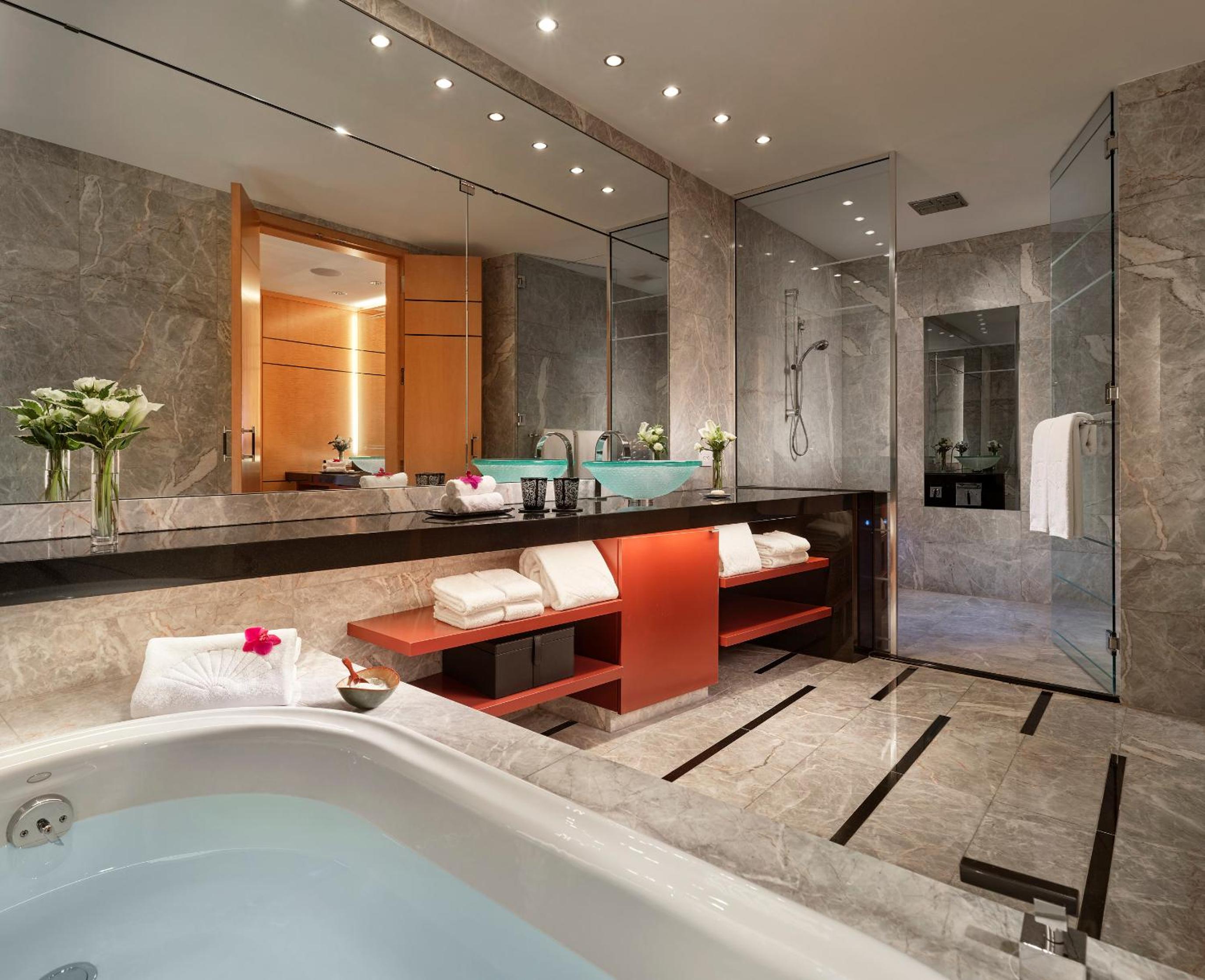 Three Bedroom Royal Suite thumbnail 5