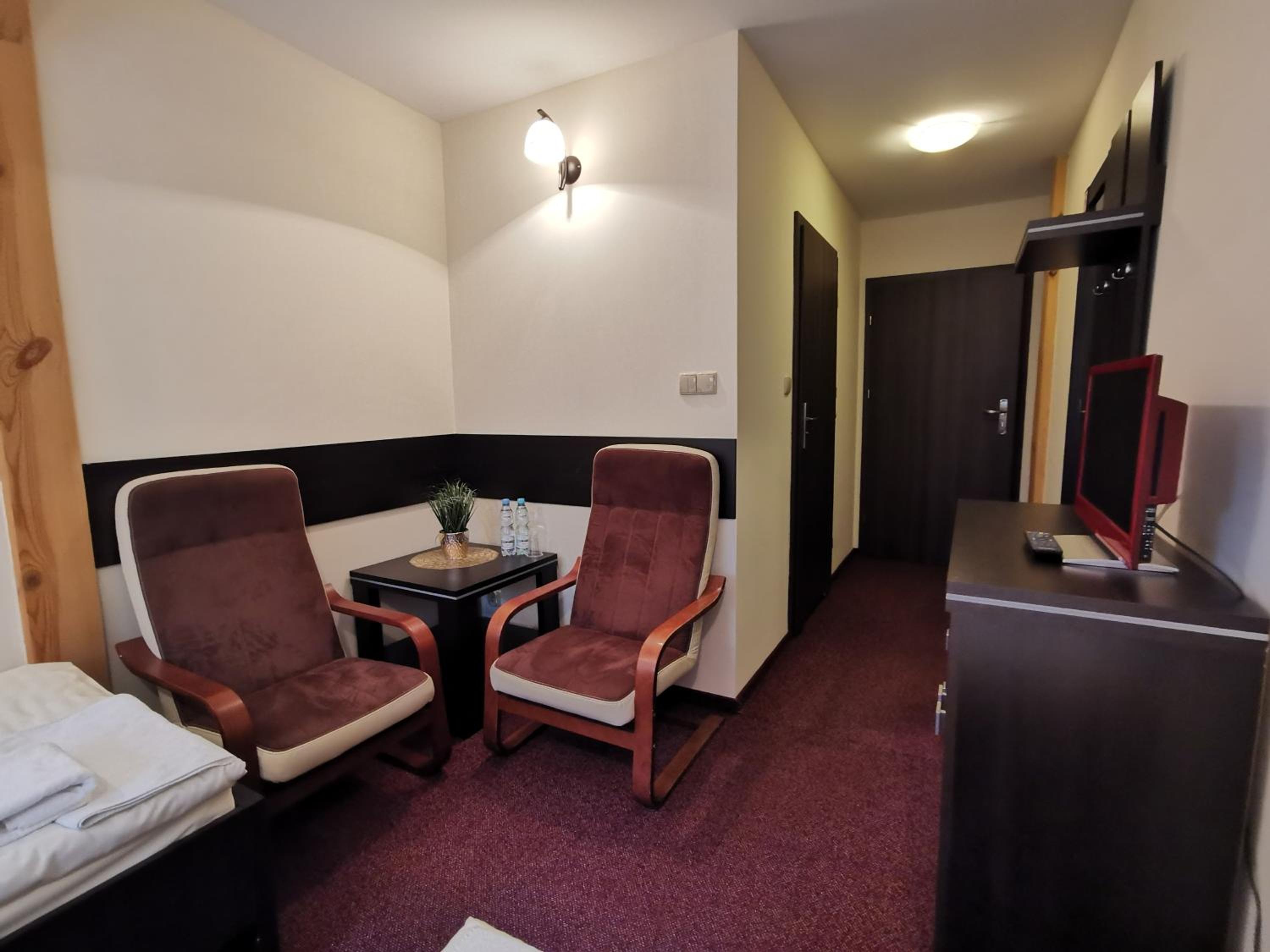 Budget Twin Room photo 3