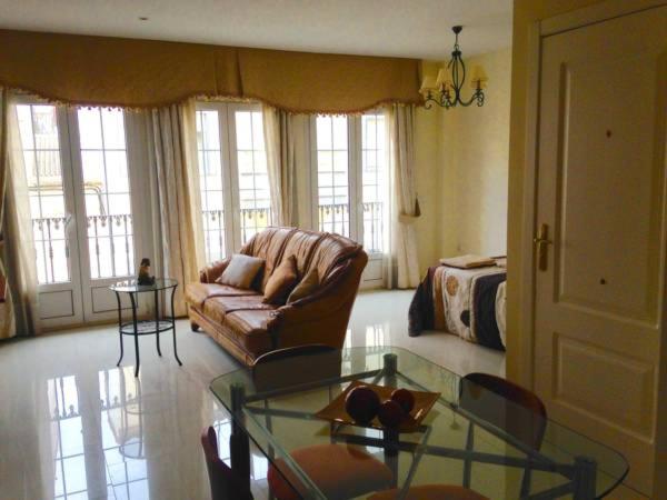 Apartamento de una habitación con balcón
