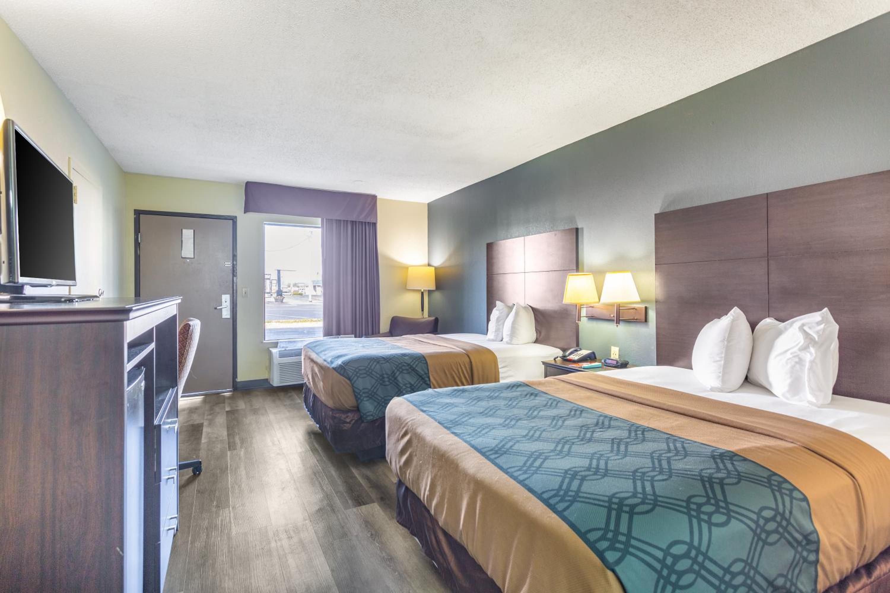 Double Room with Two Double Beds - Smoking - Photo 3