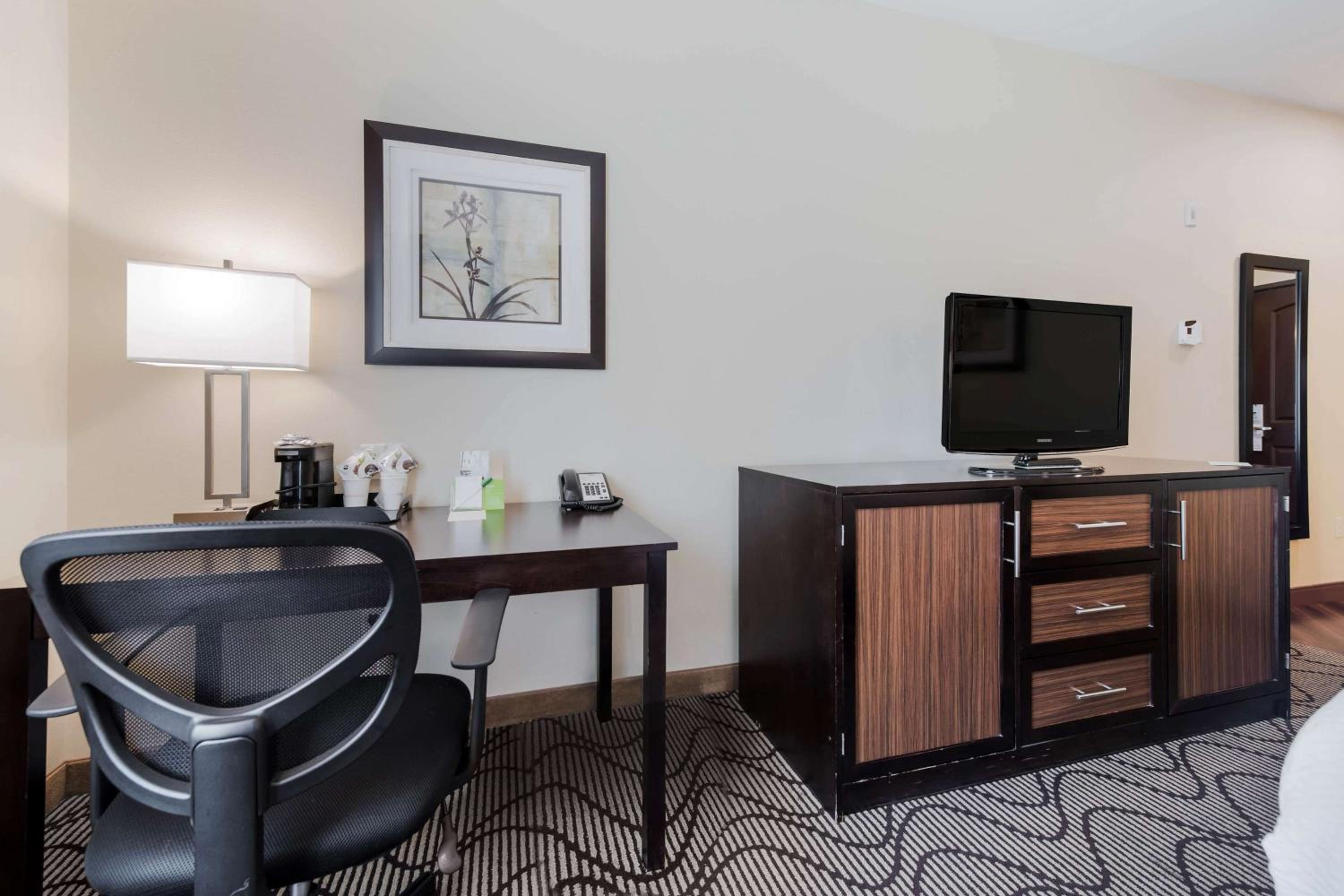 Deluxe Queen Room with Two Queen Beds - Photo 1