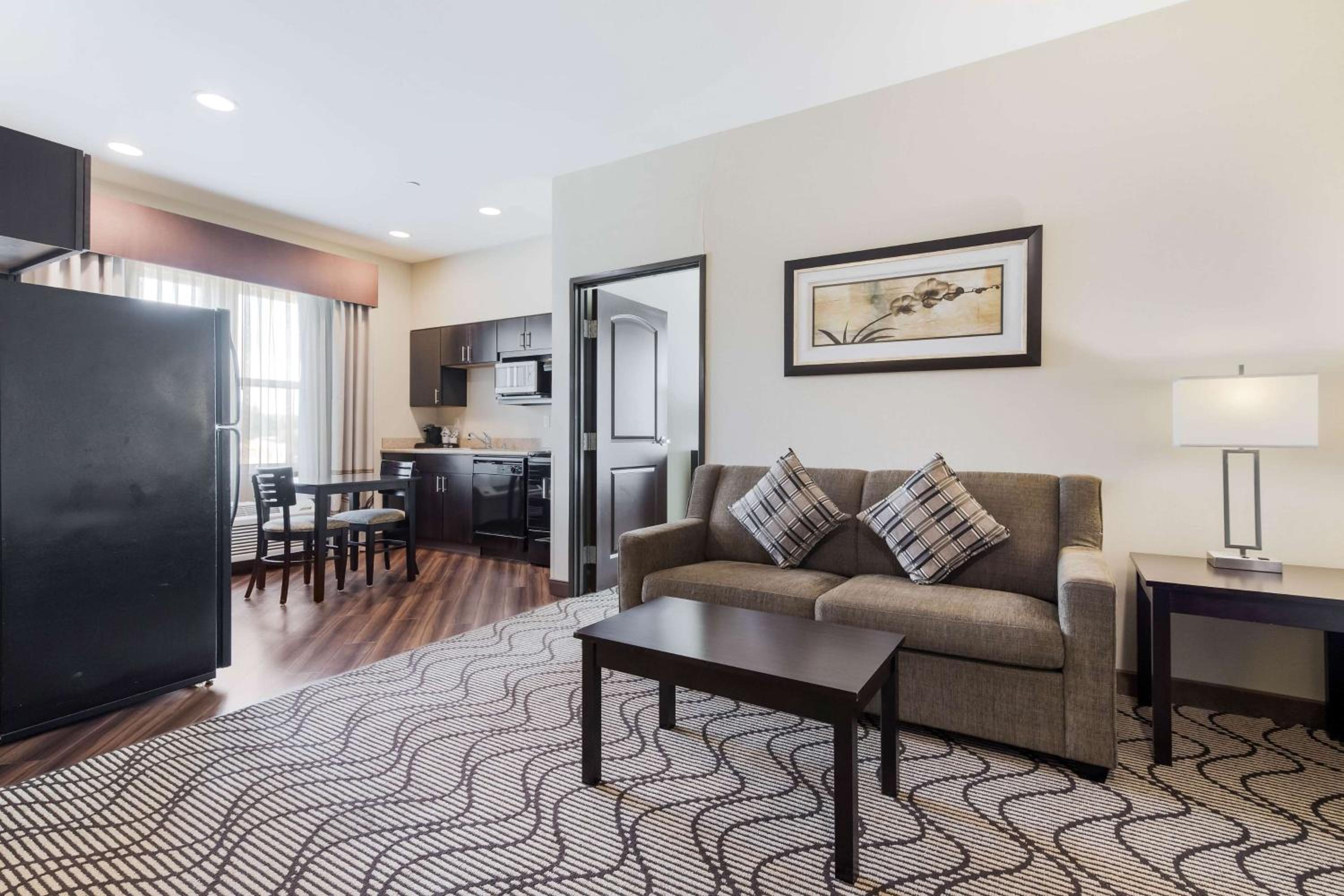 One-Bedroom Apartment - Photo 1