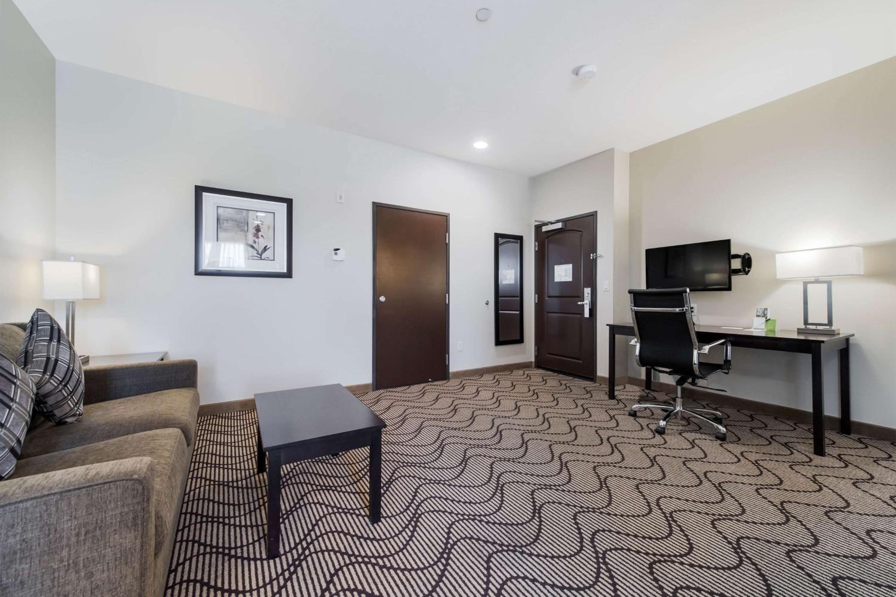 One-Bedroom Apartment - Photo 6