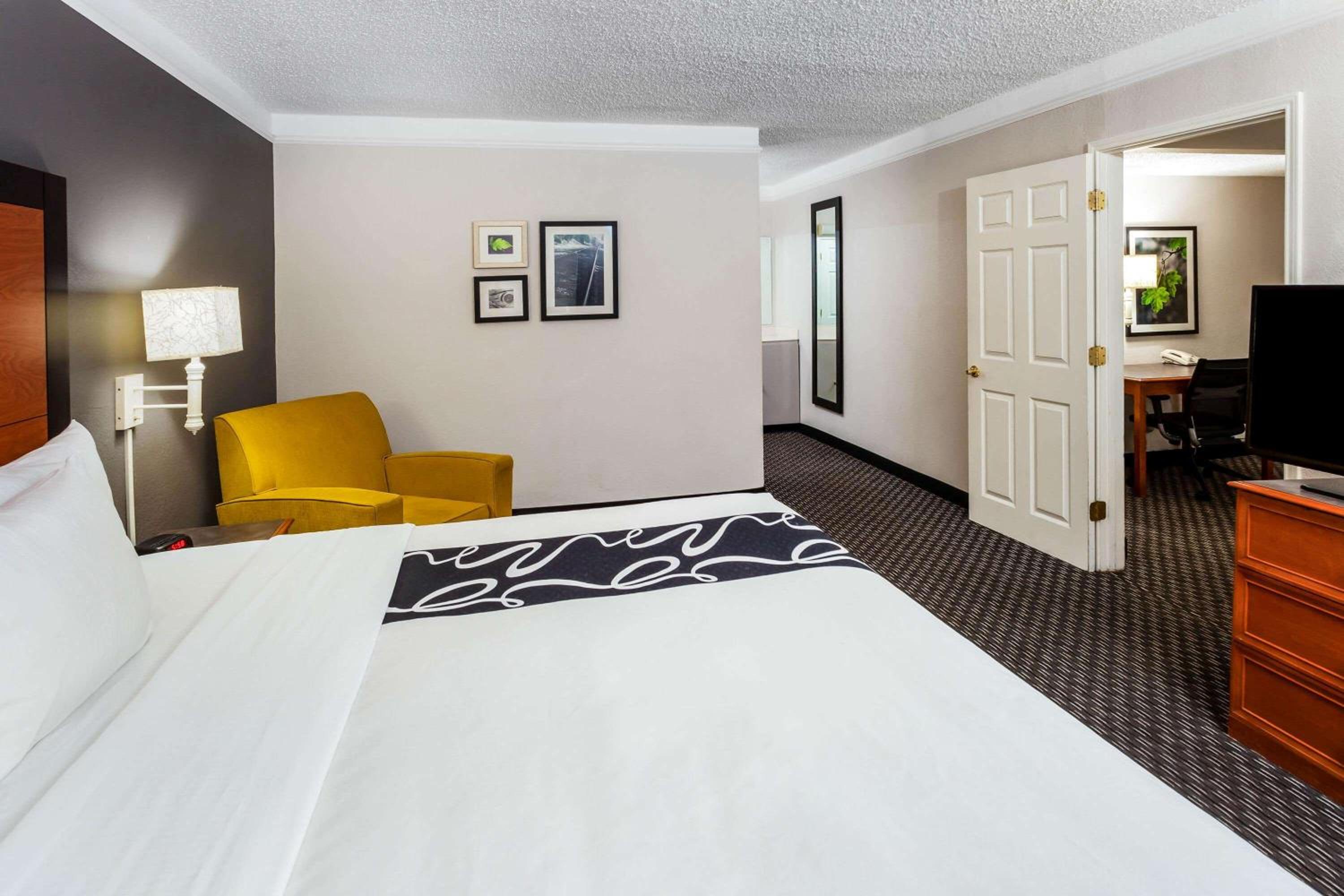 One-Bedroom King Suite - Non-Smoking - Photo 1