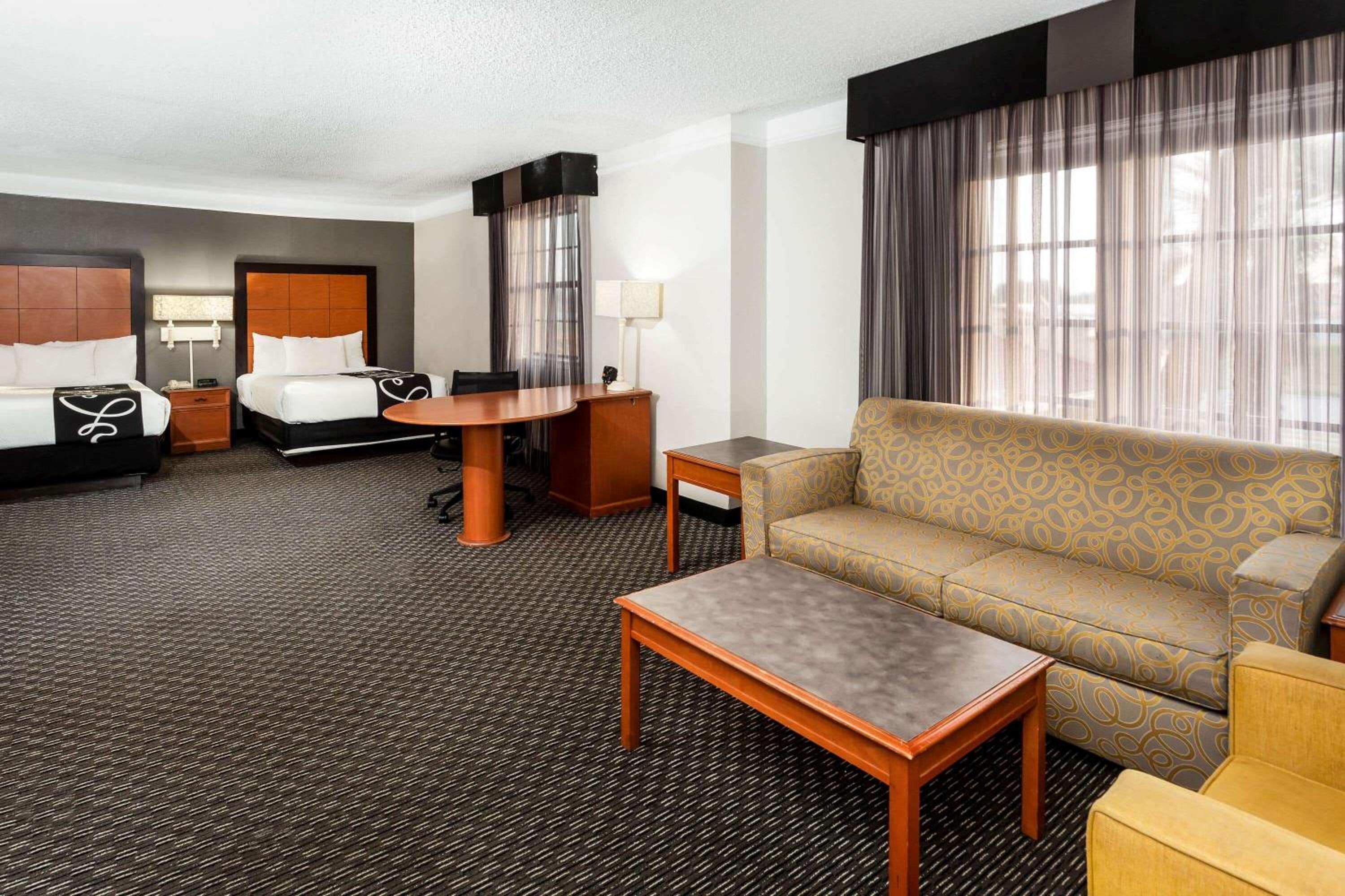 Room with Two Full Beds - Non-Smoking - Photo 1