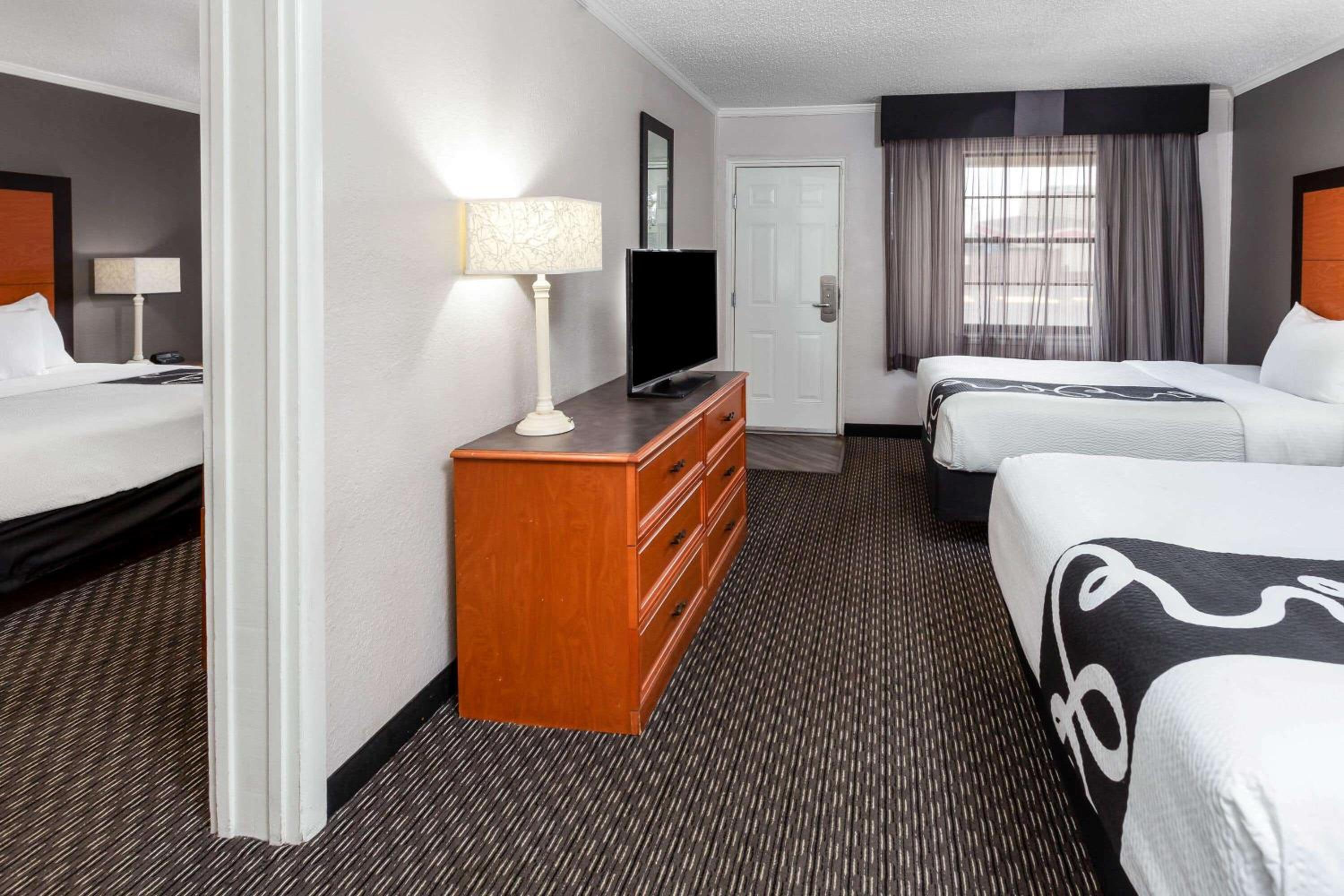 King Room - Non-Smoking - Photo 1